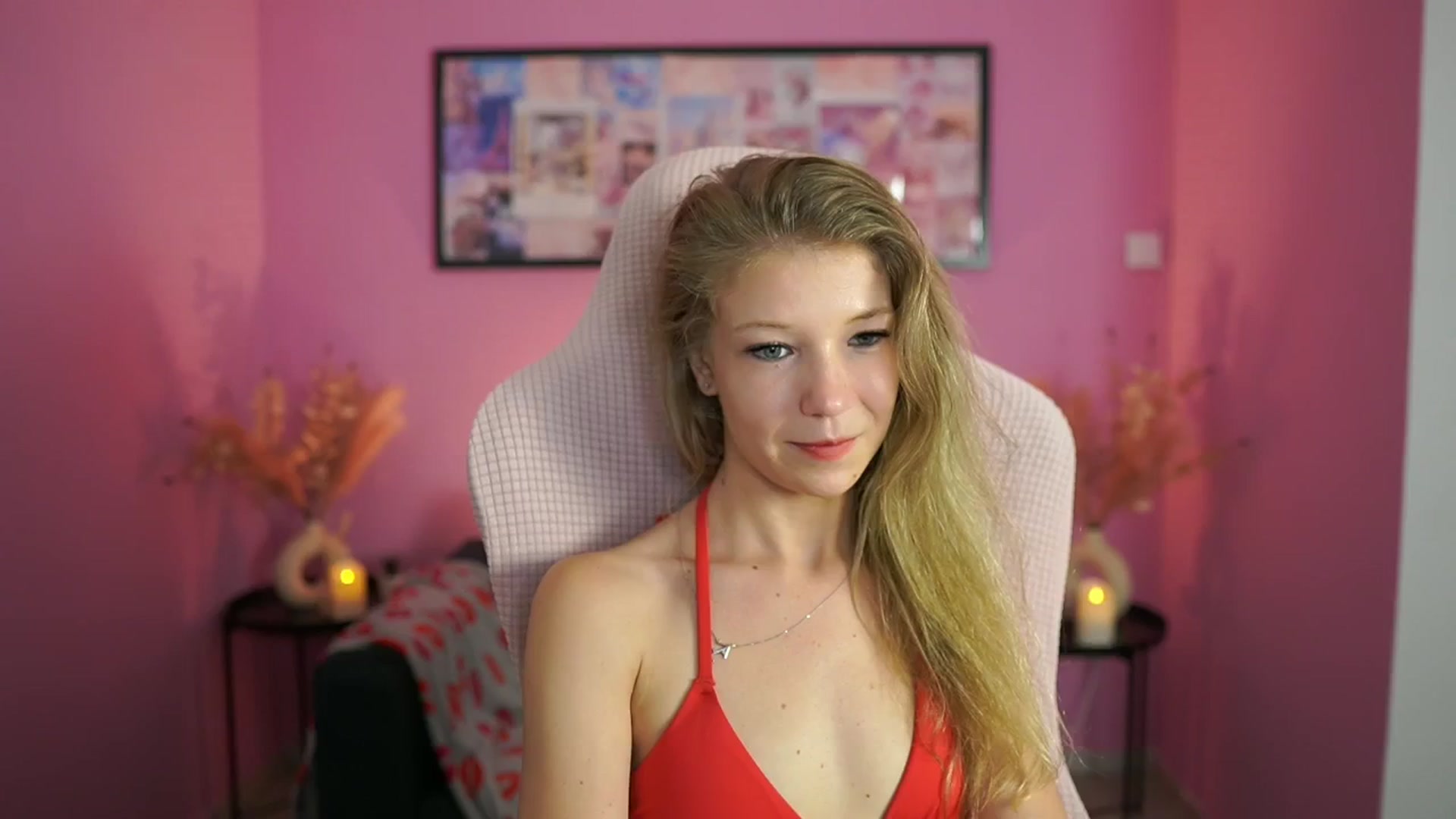 Gallery image thumbnail from Missicute's myfreecams stream on, 06/18/2025, 22:08 image 11 of 20