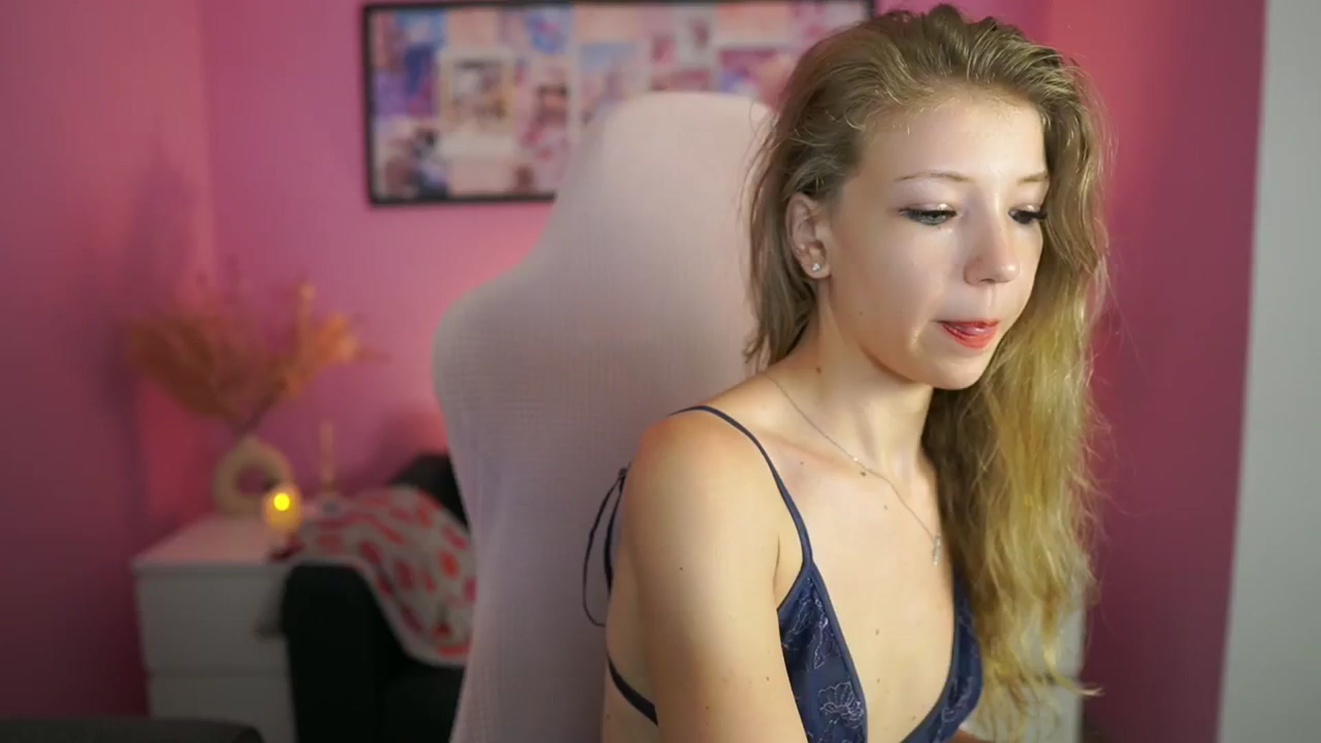 Gallery image thumbnail from Missicute's myfreecams stream on, 06/27/2025, 15:04 image 1 of 20