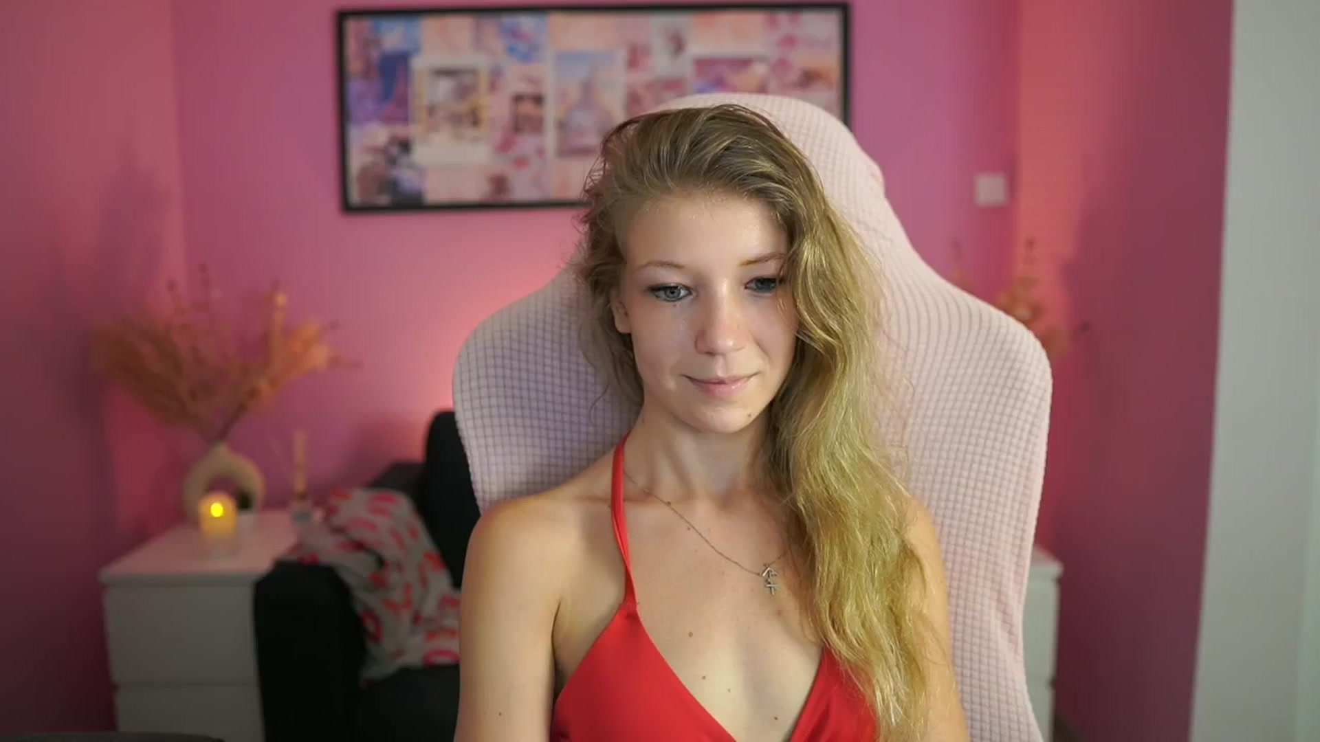 Gallery image thumbnail from Missicute's myfreecams stream on, 07/01/2025, 21:53 image 6 of 20