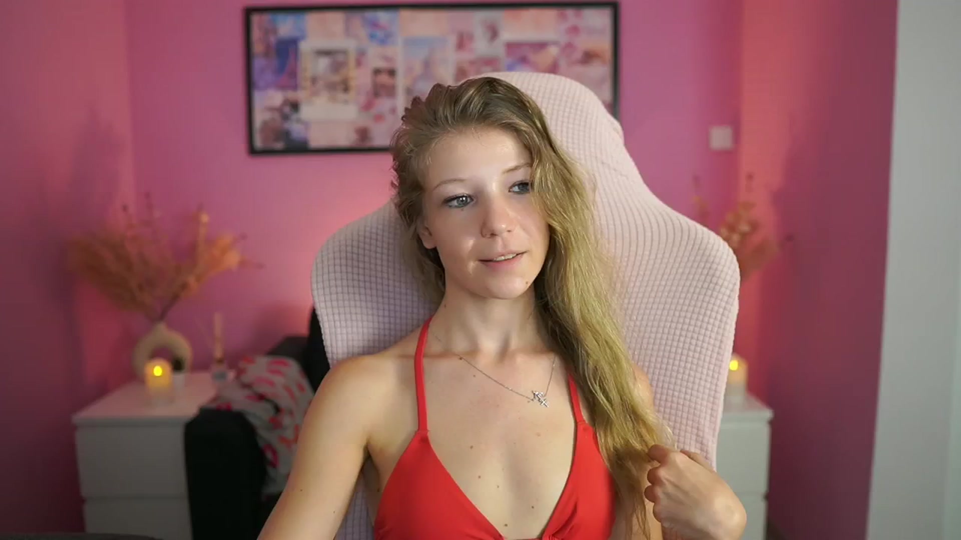 Gallery image thumbnail from Missicute's myfreecams stream on, 07/01/2025, 21:53 image 17 of 20
