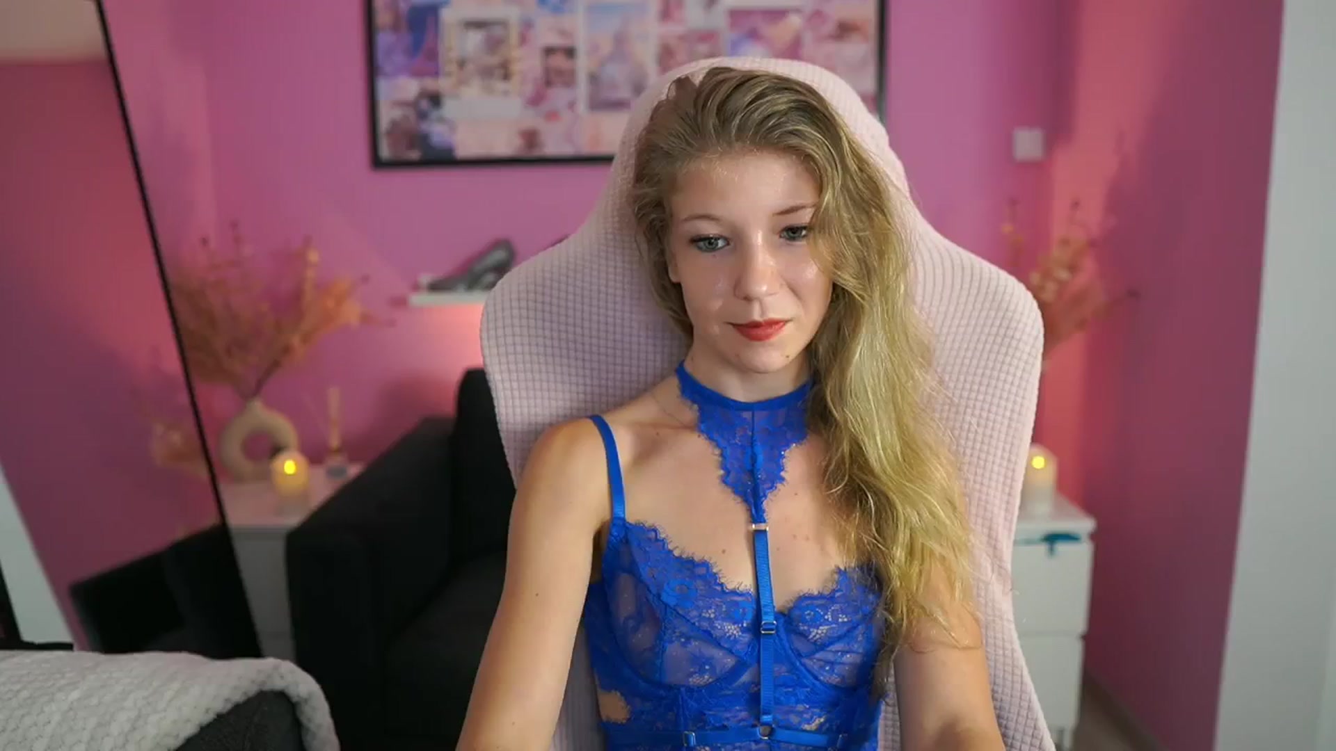 Gallery image thumbnail from Missicute's myfreecams stream on, 07/18/2025, 23:51 image 6 of 20