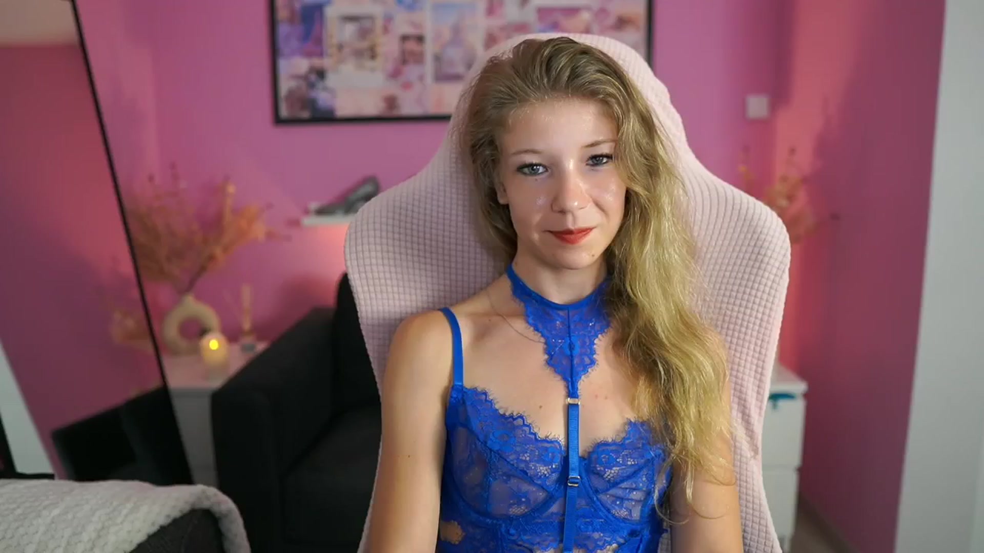 Gallery image thumbnail from Missicute's myfreecams stream on, 07/18/2025, 23:51 image 11 of 20
