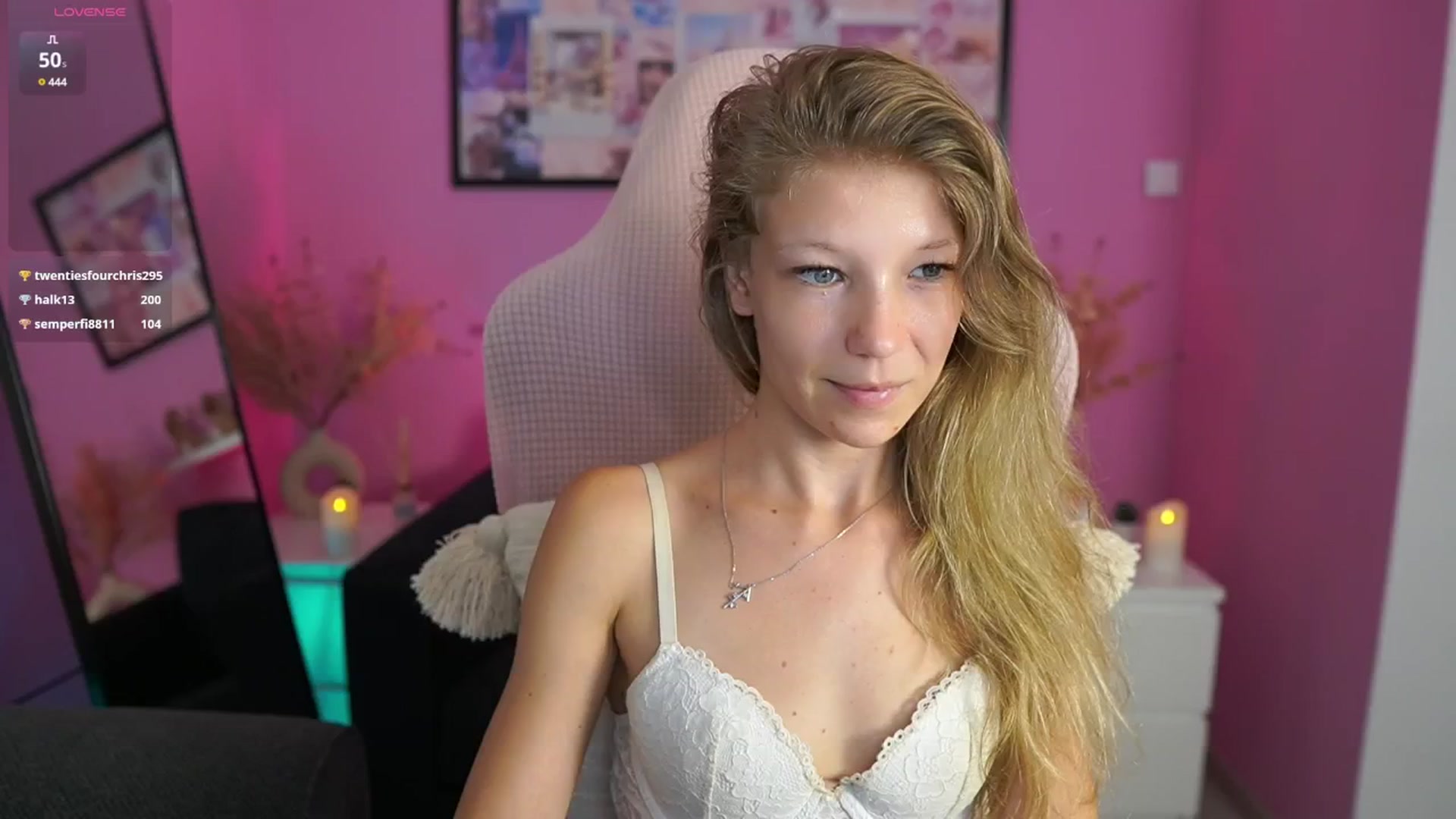 Gallery image thumbnail from Missicute's myfreecams stream on, 07/25/2025, 17:42 image 13 of 20