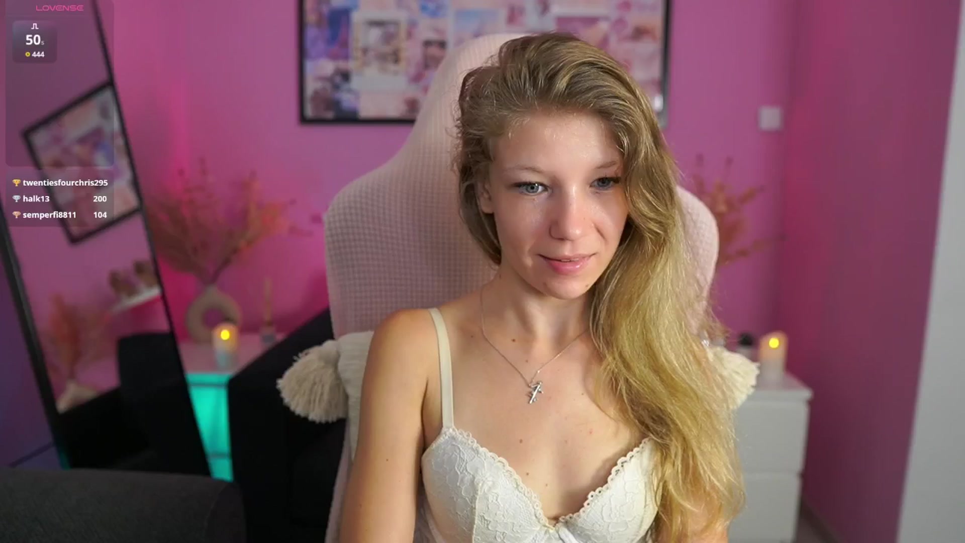 Gallery image thumbnail from Missicute's myfreecams stream on, 07/25/2025, 17:42 image 15 of 20