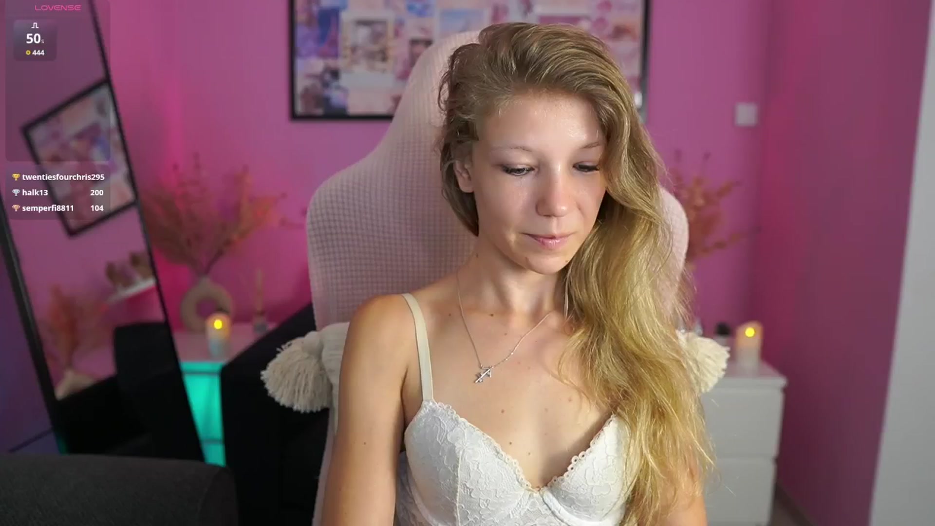 Gallery image thumbnail from Missicute's myfreecams stream on, 07/25/2025, 17:42 image 7 of 20