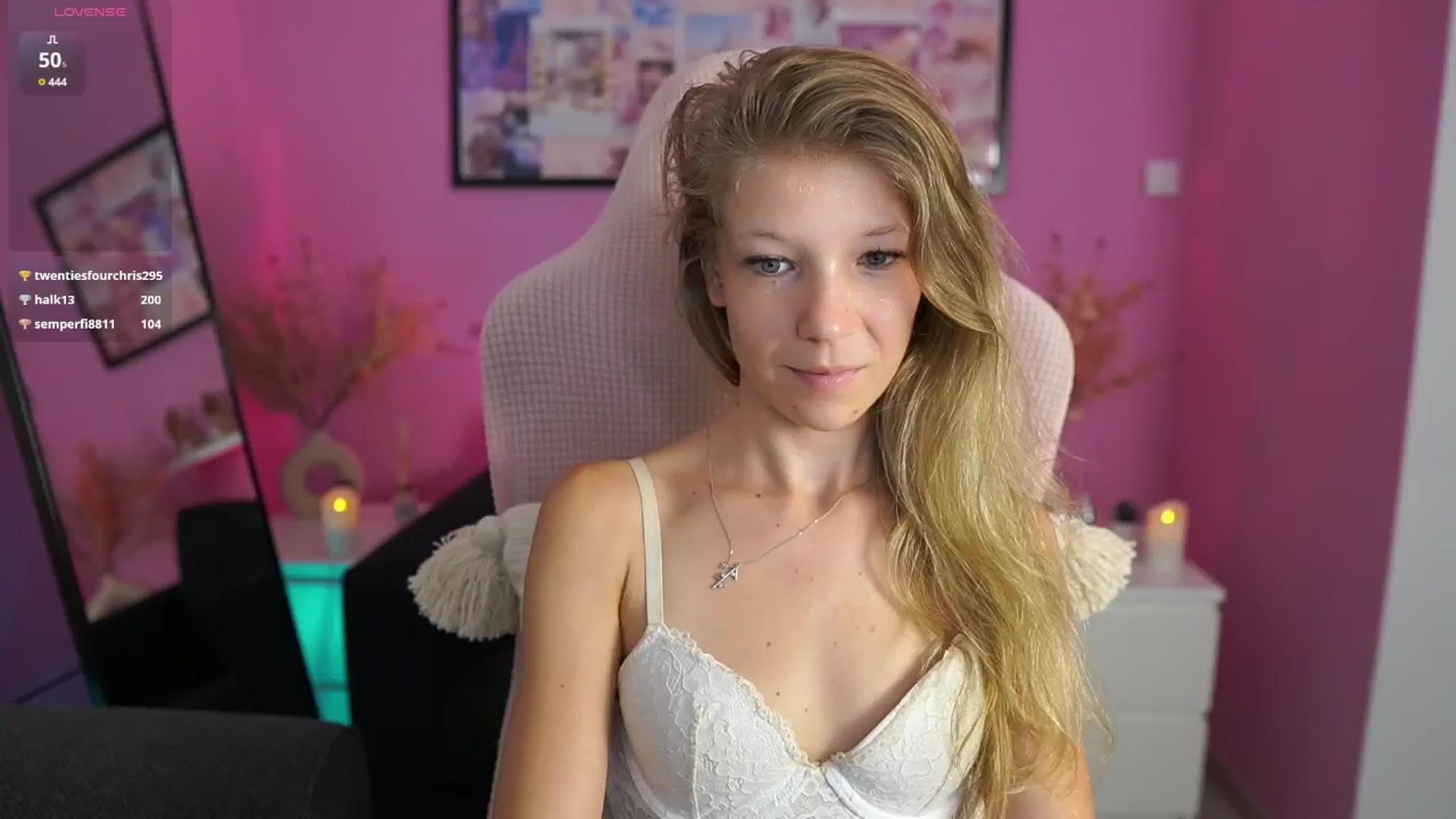 Gallery image thumbnail from Missicute's myfreecams stream on, 07/25/2025, 17:42 image 11 of 20