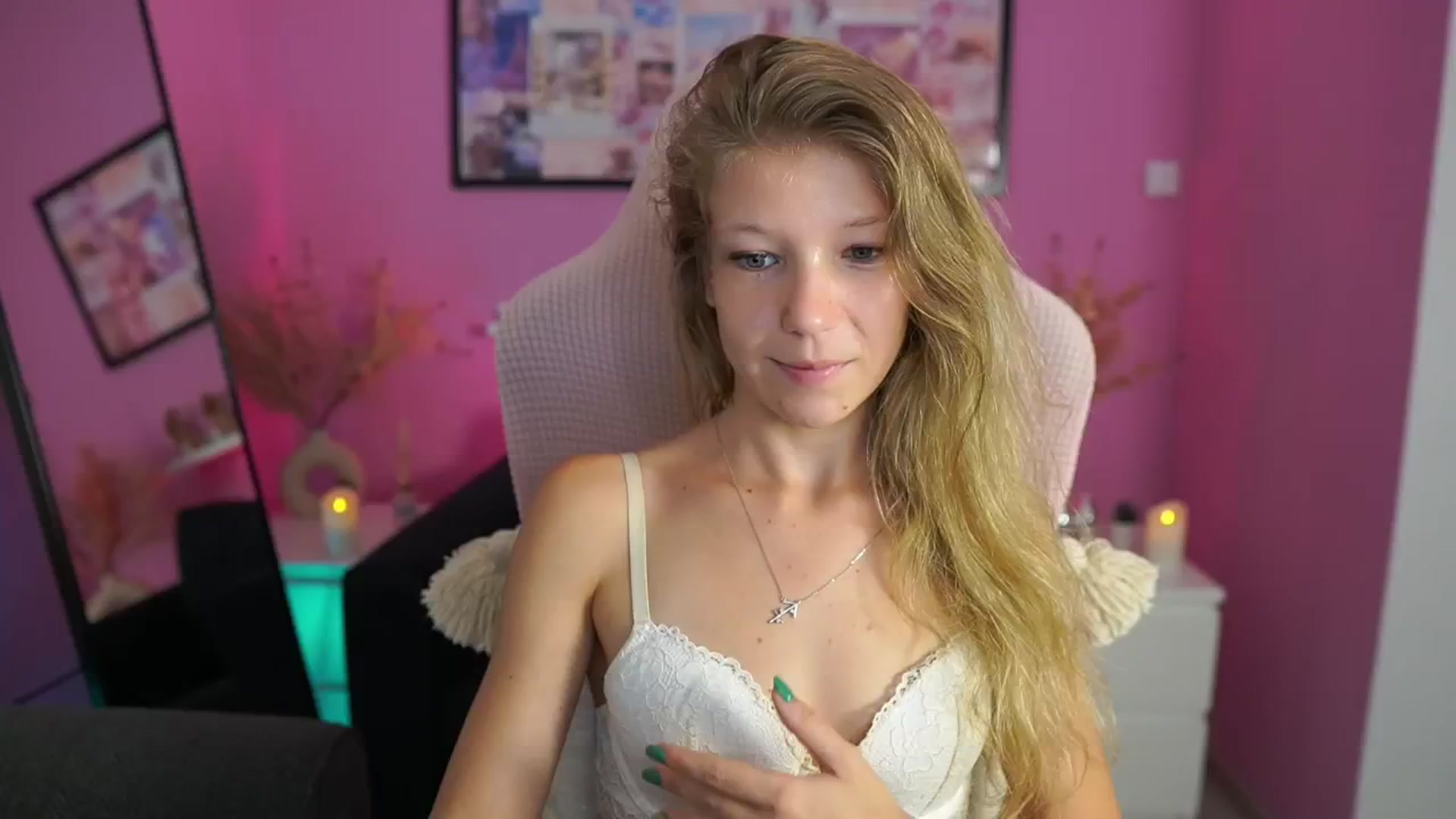 Gallery image thumbnail from Missicute's myfreecams stream on, 07/25/2025, 17:42 image 3 of 20