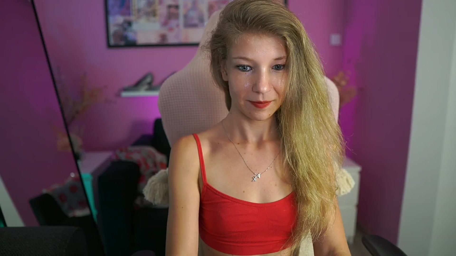 Gallery image thumbnail from Missicute's myfreecams stream on, 08/01/2025, 23:57 image 4 of 20