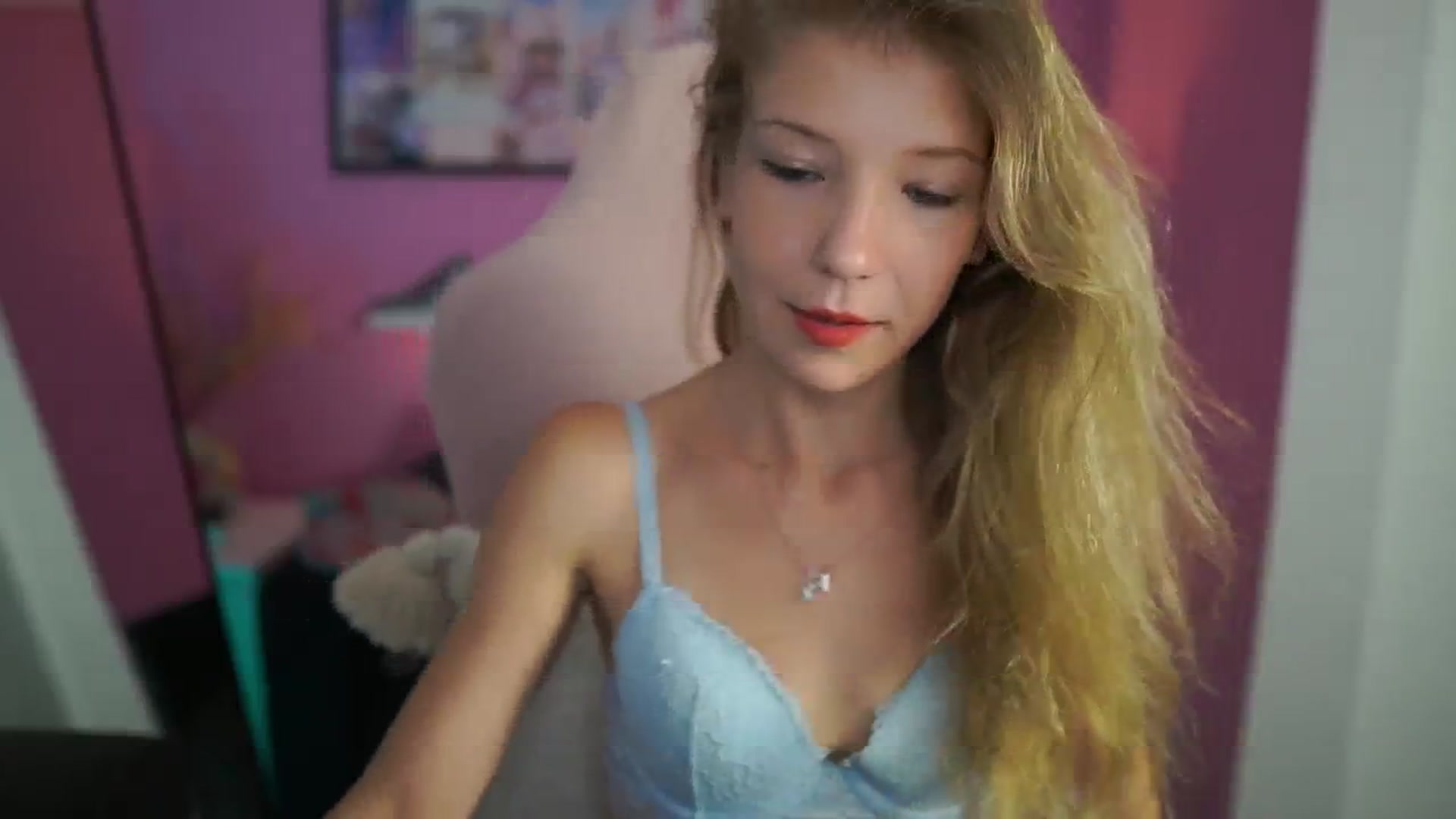 Gallery image thumbnail from Missicute's myfreecams stream on, 08/03/2025, 23:49 image 5 of 20