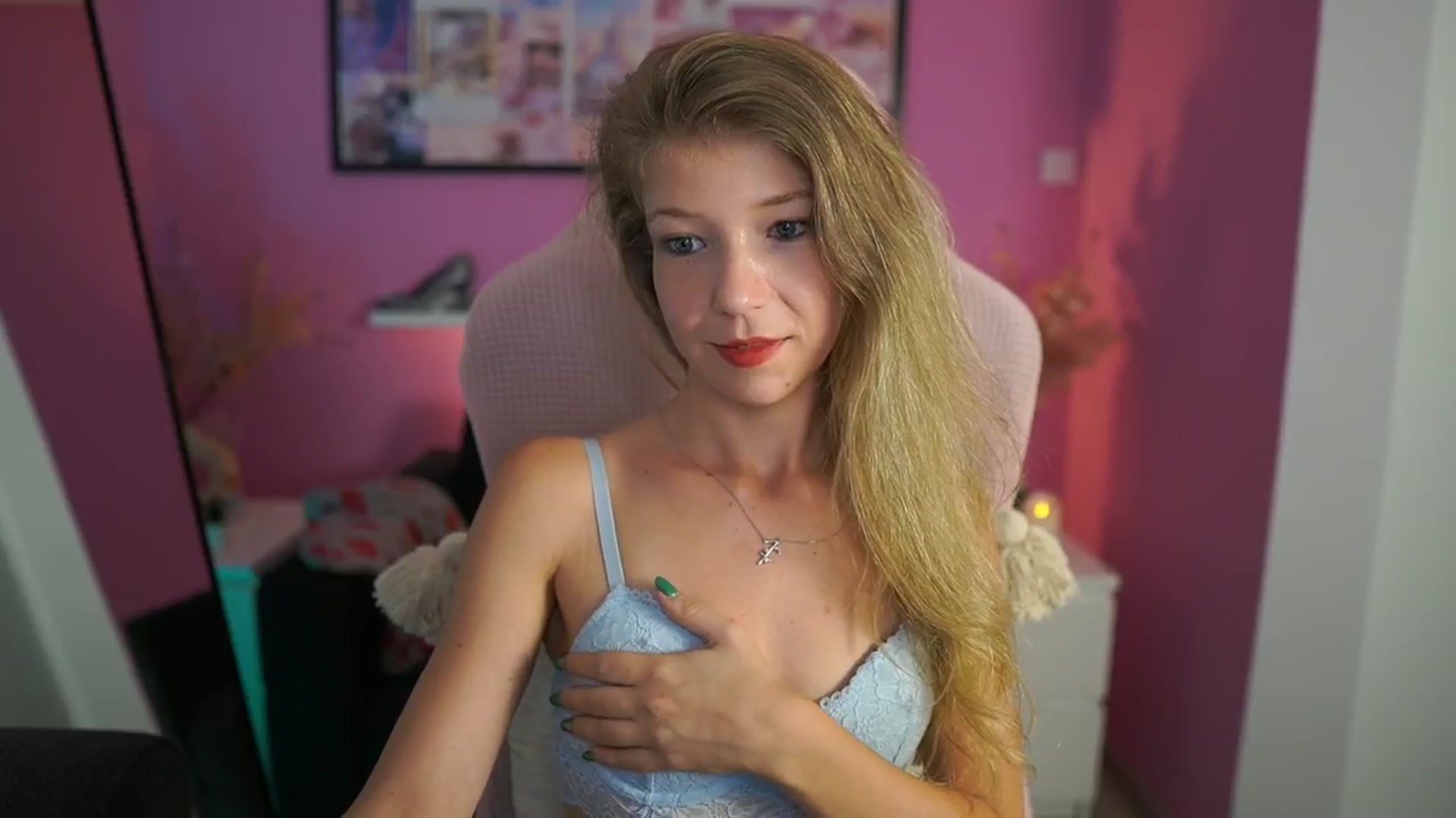Gallery image thumbnail from Missicute's myfreecams stream on, 08/03/2025, 23:49 image 6 of 20