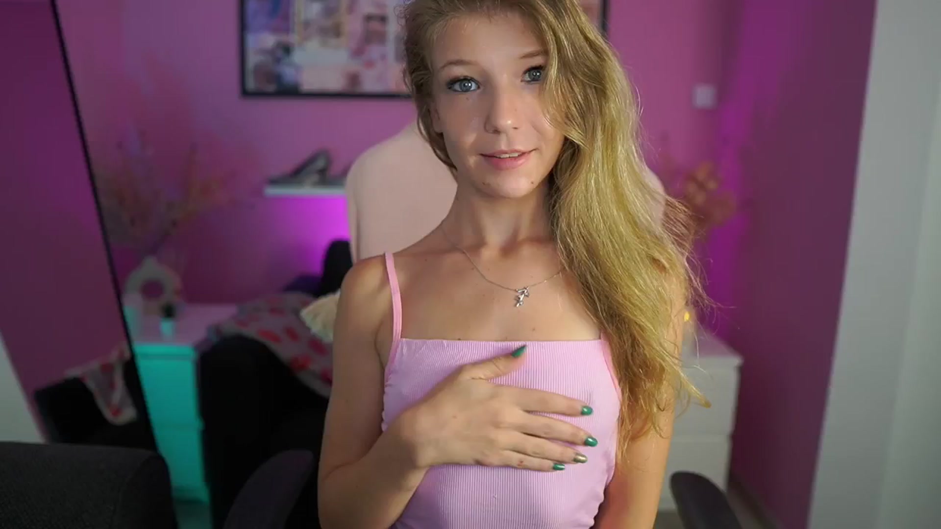 Gallery image thumbnail from Missicute's myfreecams stream on, 08/06/2025, 20:35 image 19 of 20