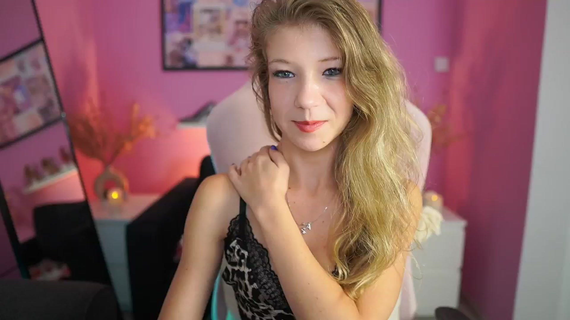 Gallery image thumbnail from Missicute's myfreecams stream on, 08/23/2025, 23:35 image 8 of 20
