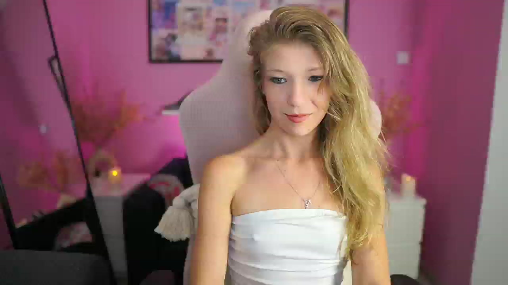 Gallery image thumbnail from Missicute's myfreecams stream on, 08/25/2025, 23:09 image 12 of 20