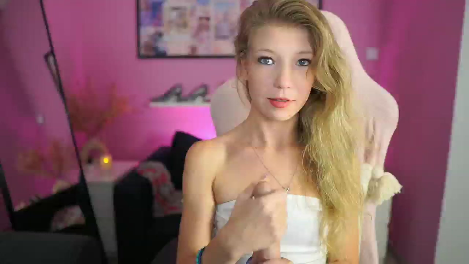 Gallery image thumbnail from Missicute's myfreecams stream on, 08/25/2025, 23:09 image 1 of 20