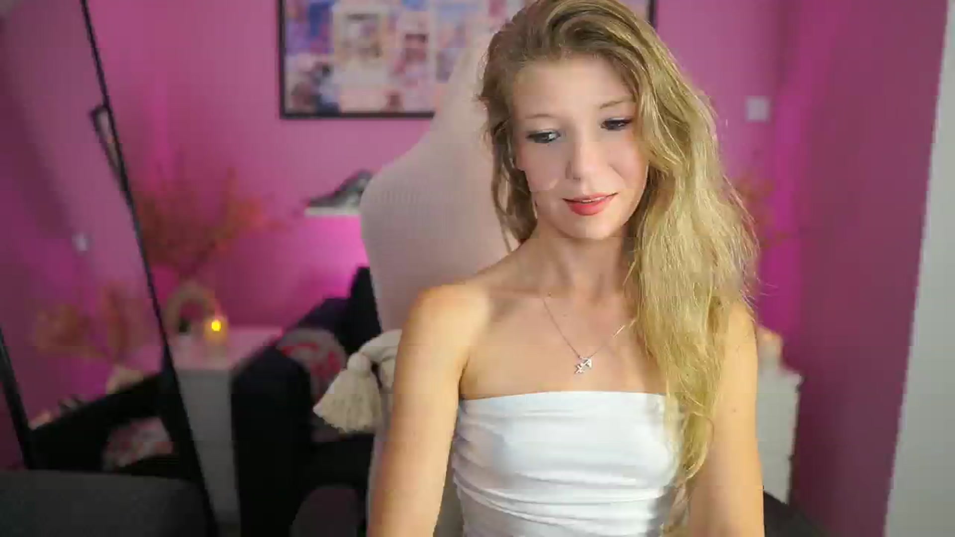 Gallery image thumbnail from Missicute's myfreecams stream on, 08/25/2025, 23:09 image 8 of 20