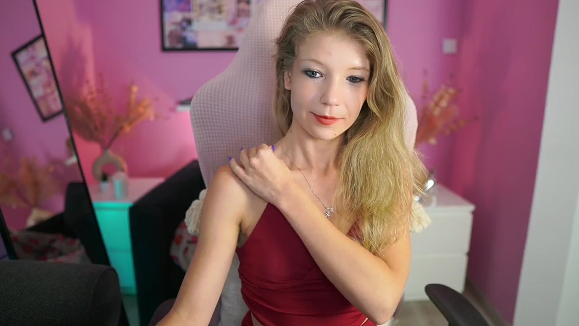 Gallery image thumbnail from Missicute's myfreecams stream on, 08/27/2025, 22:44 image 5 of 20