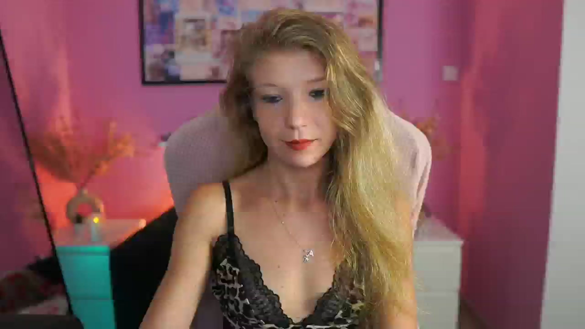 Gallery image thumbnail from Missicute's myfreecams stream on, 09/04/2025, 21:58 image 2 of 20