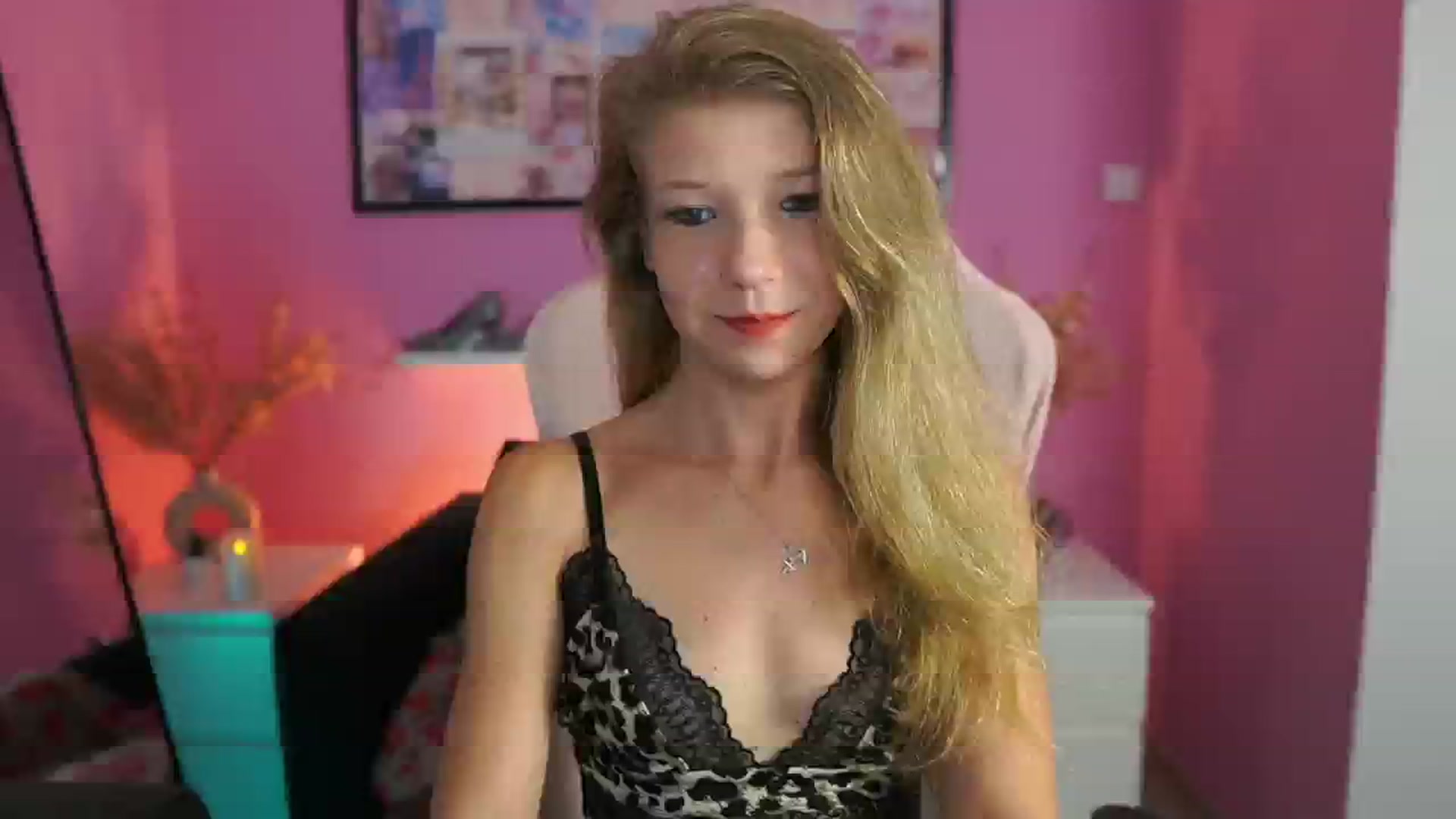 Gallery image thumbnail from Missicute's myfreecams stream on, 09/04/2025, 21:58 image 11 of 20