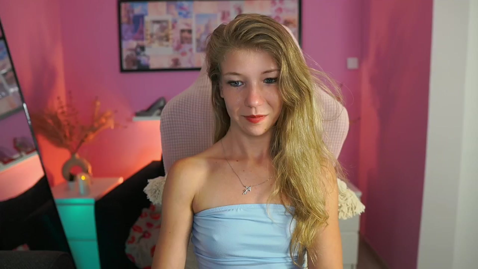 Gallery image thumbnail from Missicute's myfreecams stream on, 09/07/2025, 21:09 image 8 of 20