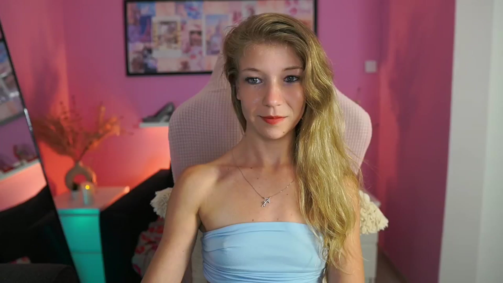 Gallery image thumbnail from Missicute's myfreecams stream on, 09/07/2025, 21:09 image 15 of 20