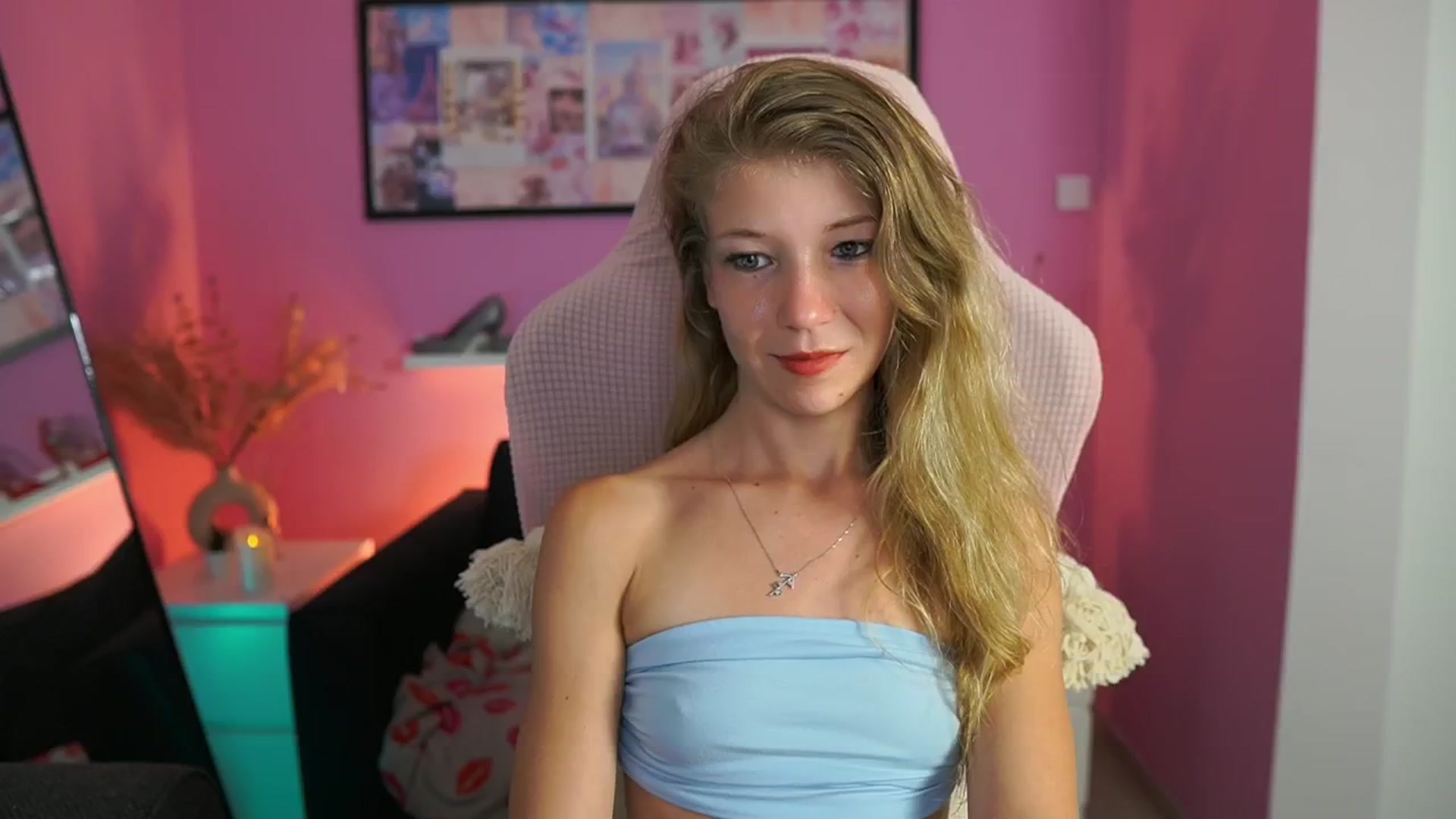 Gallery image thumbnail from Missicute's myfreecams stream on, 09/07/2025, 21:09 image 18 of 20