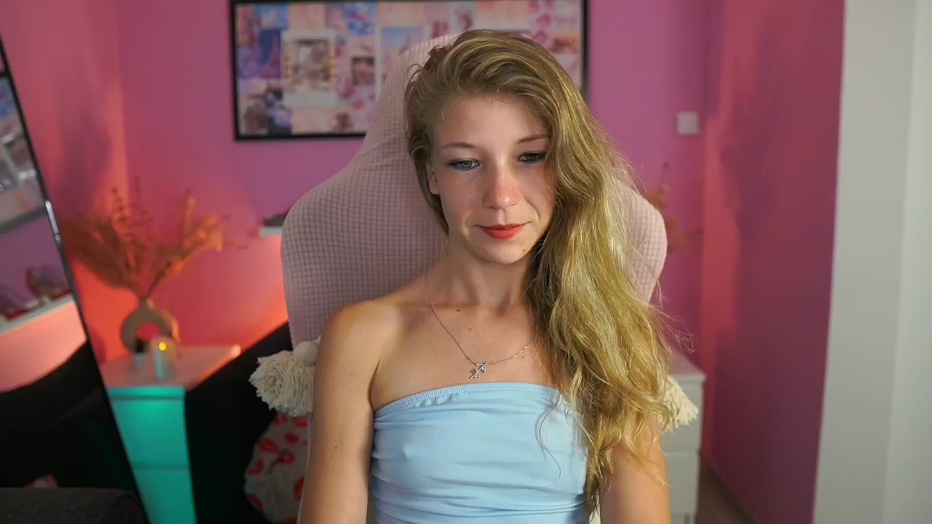 Gallery image thumbnail from Missicute's myfreecams stream on, 09/07/2025, 21:09 image 7 of 20