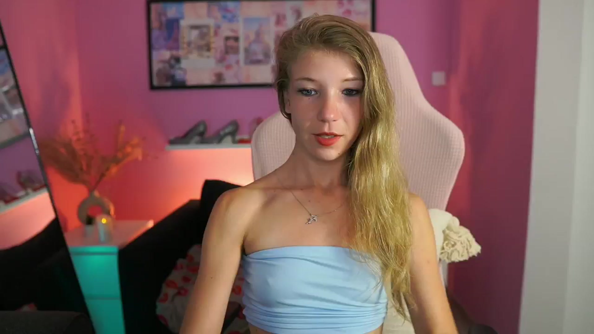 Gallery image thumbnail from Missicute's myfreecams stream on, 09/07/2025, 21:09 image 2 of 20