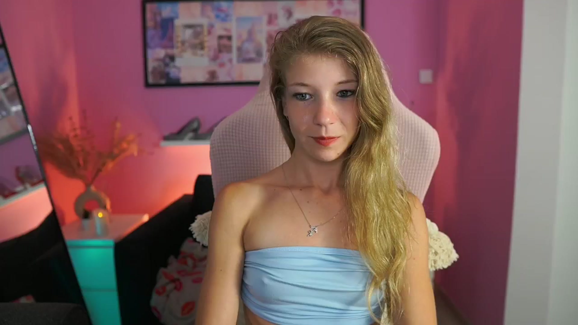 Gallery image thumbnail from Missicute's myfreecams stream on, 09/07/2025, 21:09 image 19 of 20