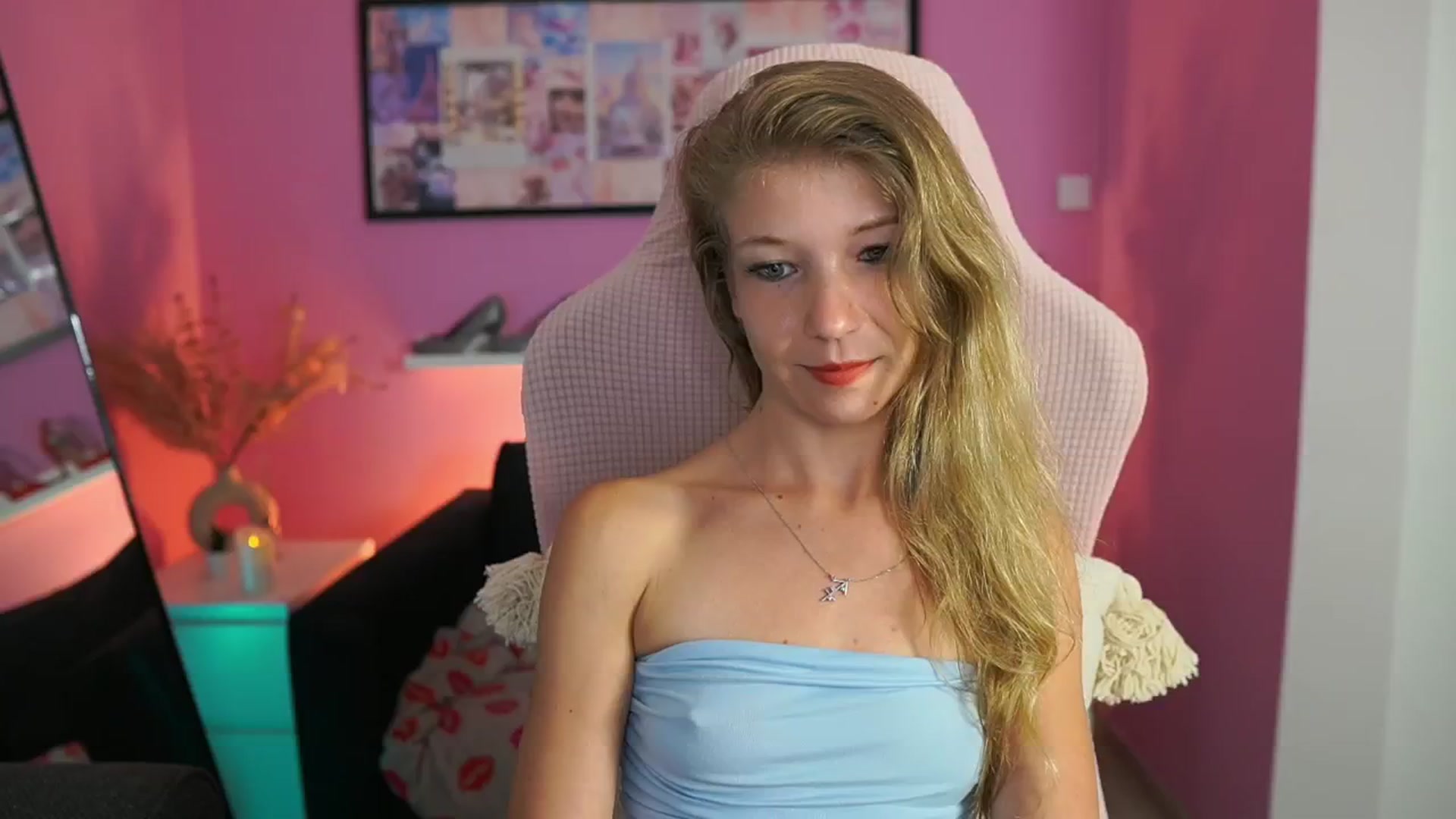 Gallery image thumbnail from Missicute's myfreecams stream on, 09/07/2025, 21:09 image 12 of 20