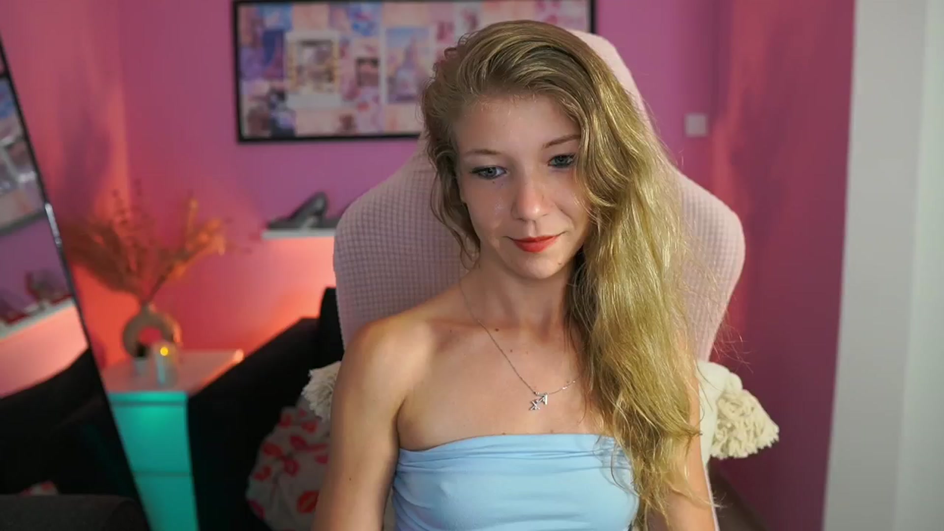 Gallery image thumbnail from Missicute's myfreecams stream on, 09/07/2025, 21:09 image 11 of 20