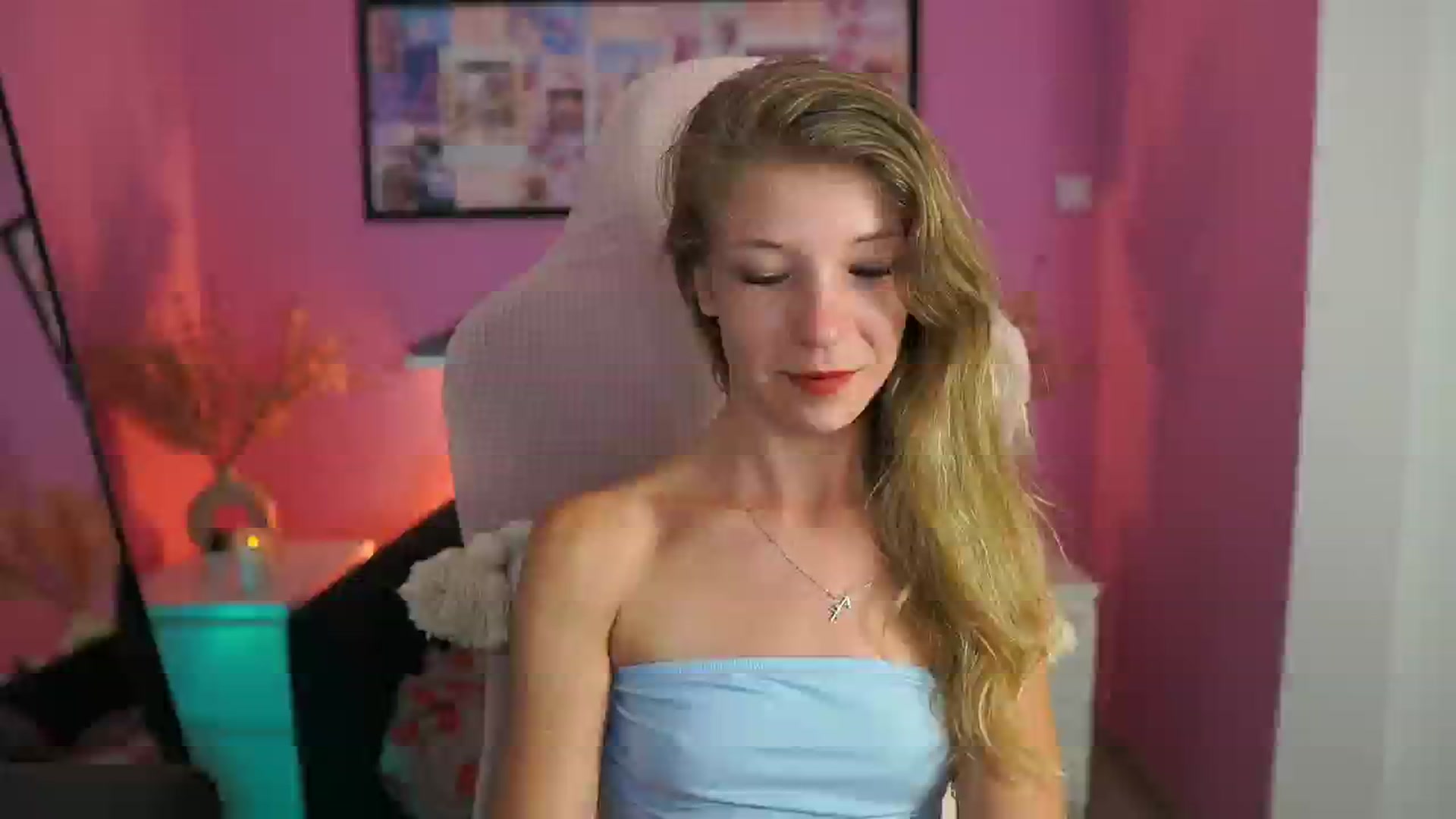 Gallery image thumbnail from Missicute's myfreecams stream on, 09/07/2025, 23:46 image 4 of 20