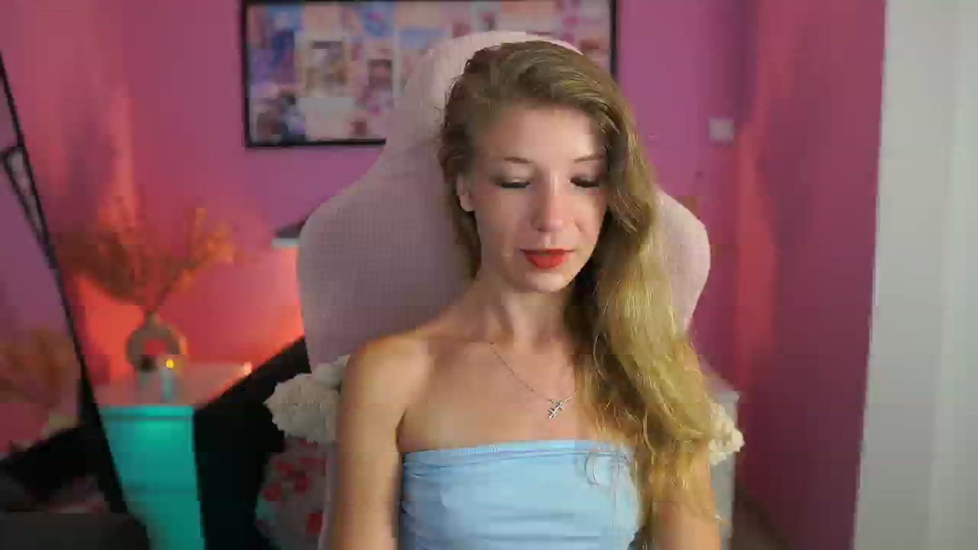 Gallery image thumbnail from Missicute's myfreecams stream on, 09/07/2025, 23:46 image 3 of 20