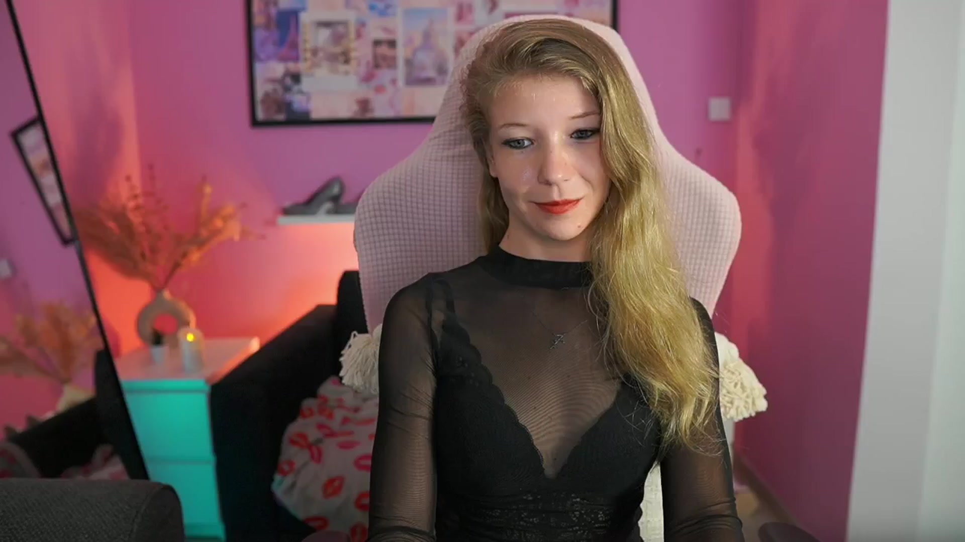 Gallery image thumbnail from Missicute's myfreecams stream on, 09/09/2025, 01:10 image 2 of 20