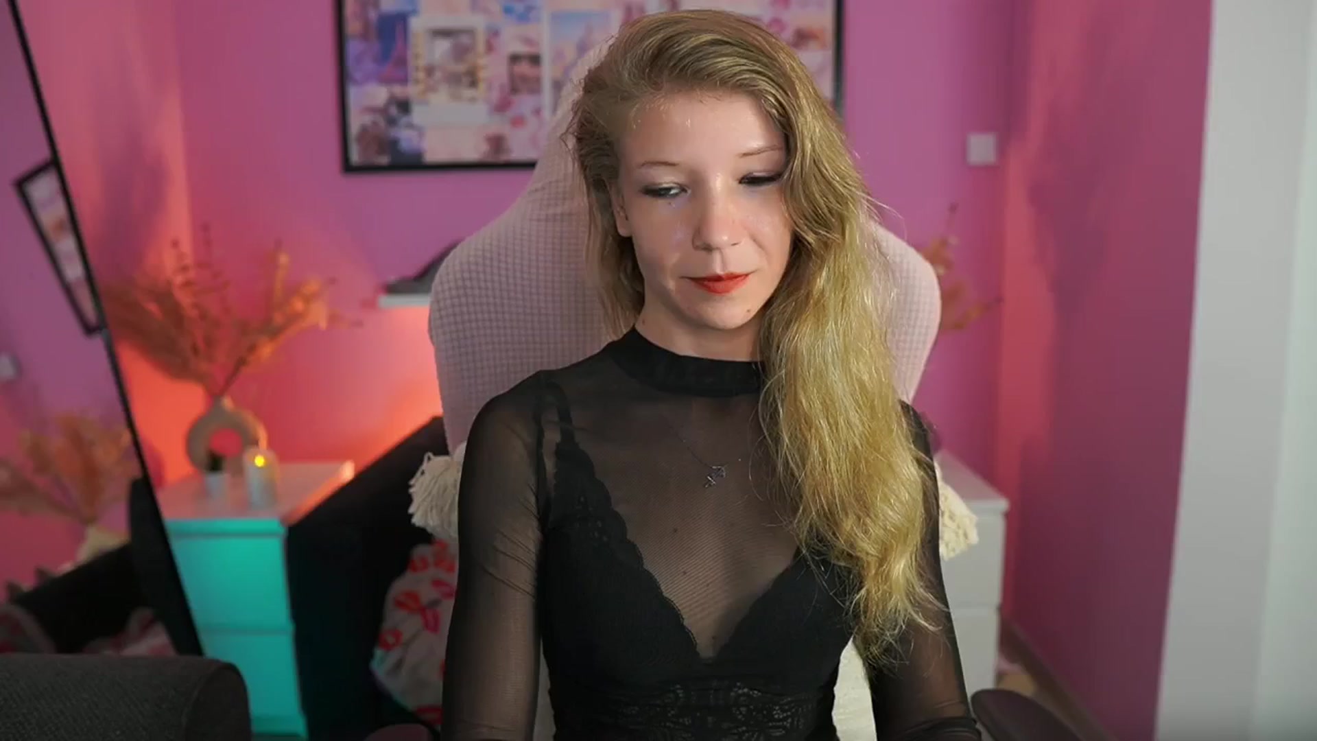Gallery image thumbnail from Missicute's myfreecams stream on, 09/09/2025, 01:10 image 1 of 20