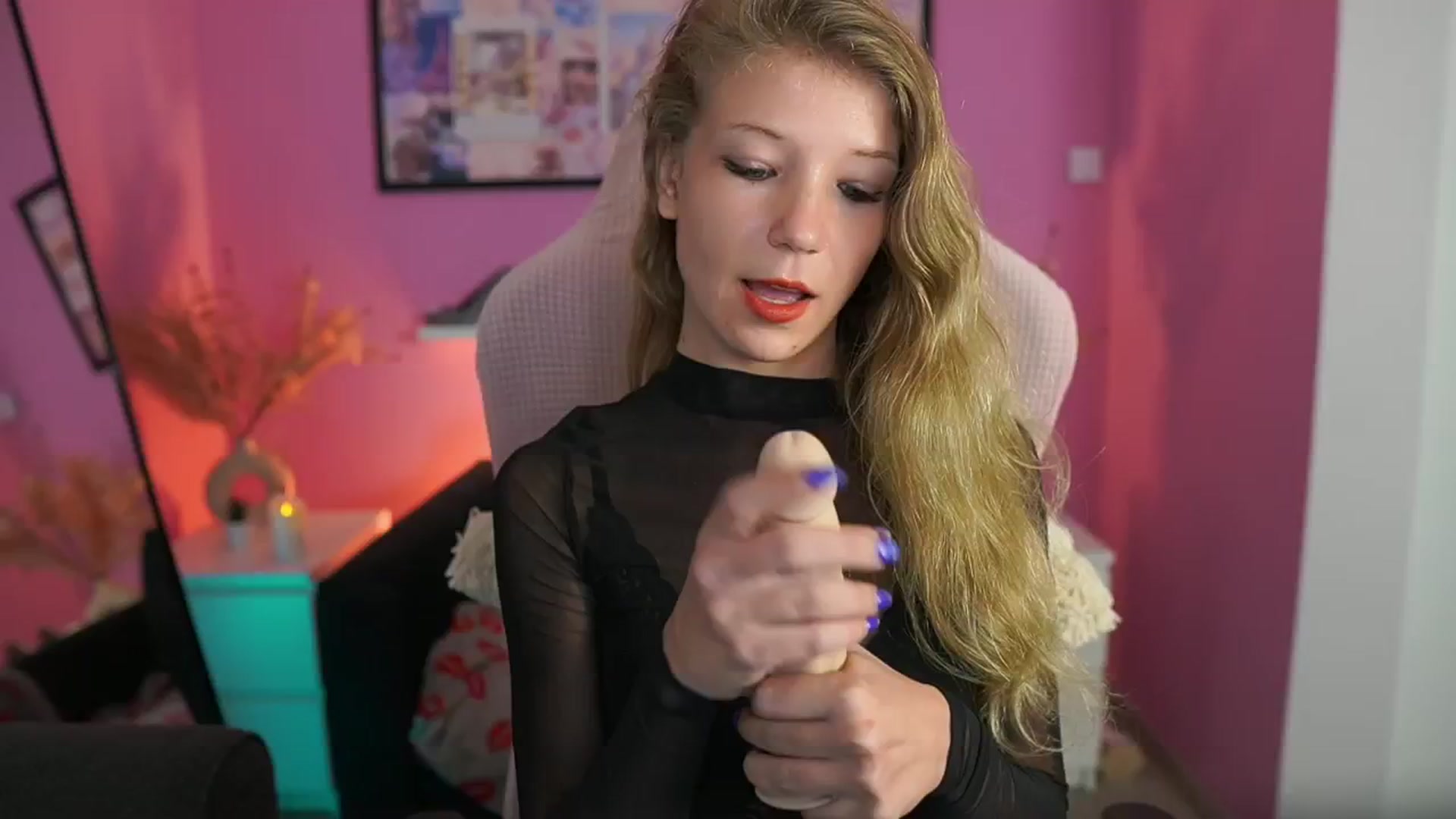 Gallery image thumbnail from Missicute's myfreecams stream on, 09/09/2025, 01:10 image 3 of 20