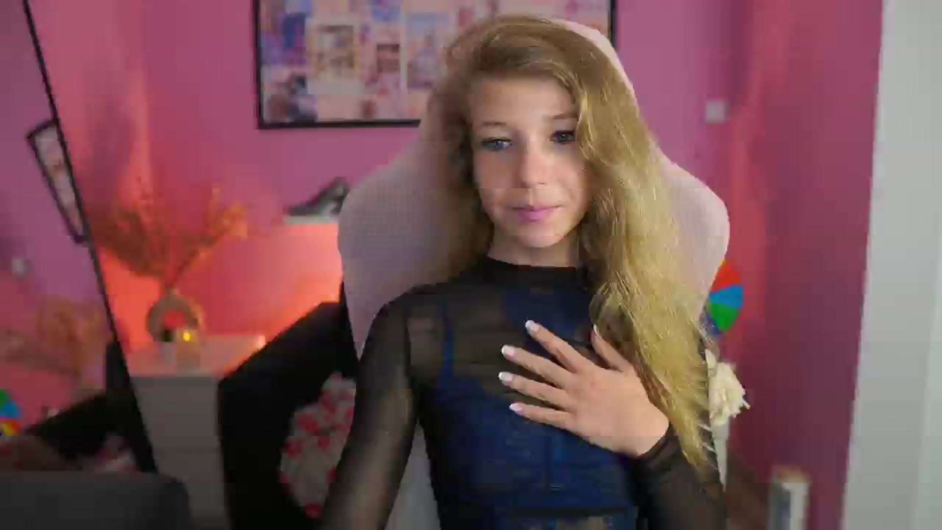 Gallery image thumbnail from Missicute's myfreecams stream on, 09/10/2025, 23:00 image 9 of 20