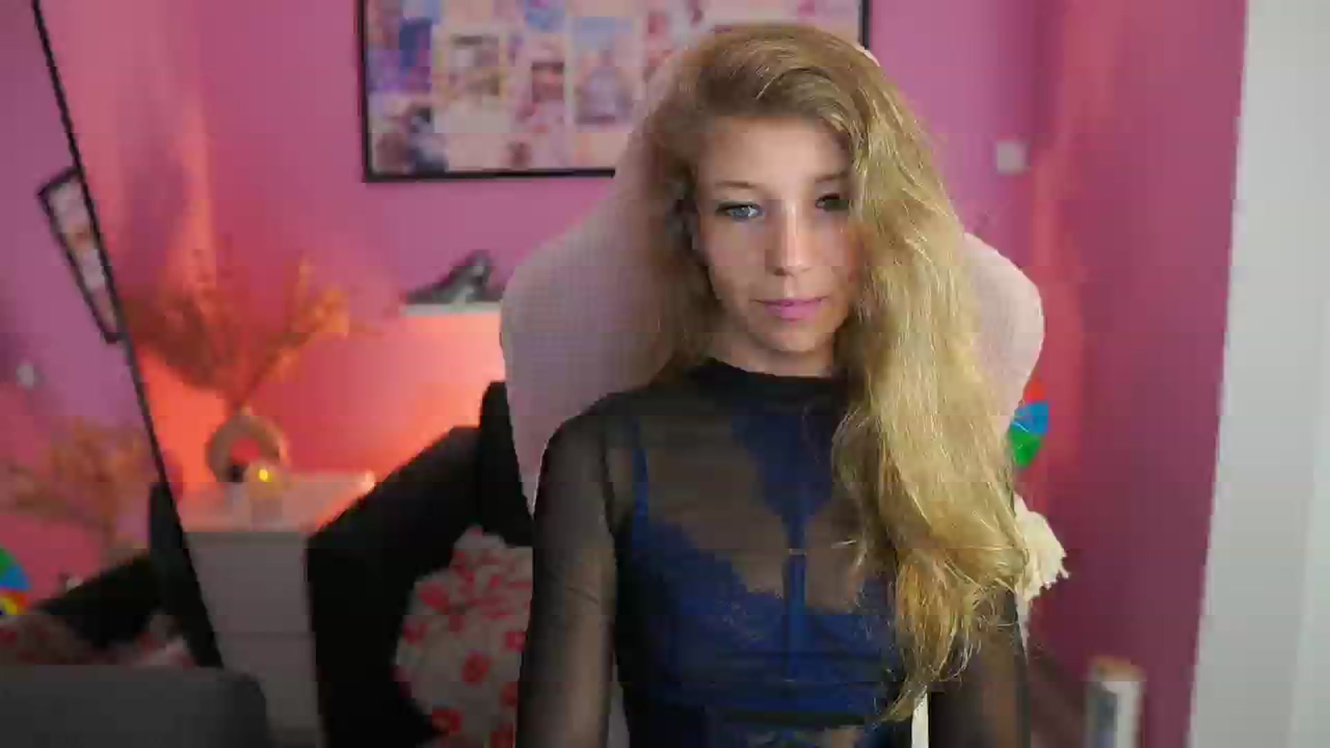 Gallery image thumbnail from Missicute's myfreecams stream on, 09/10/2025, 23:00 image 11 of 20