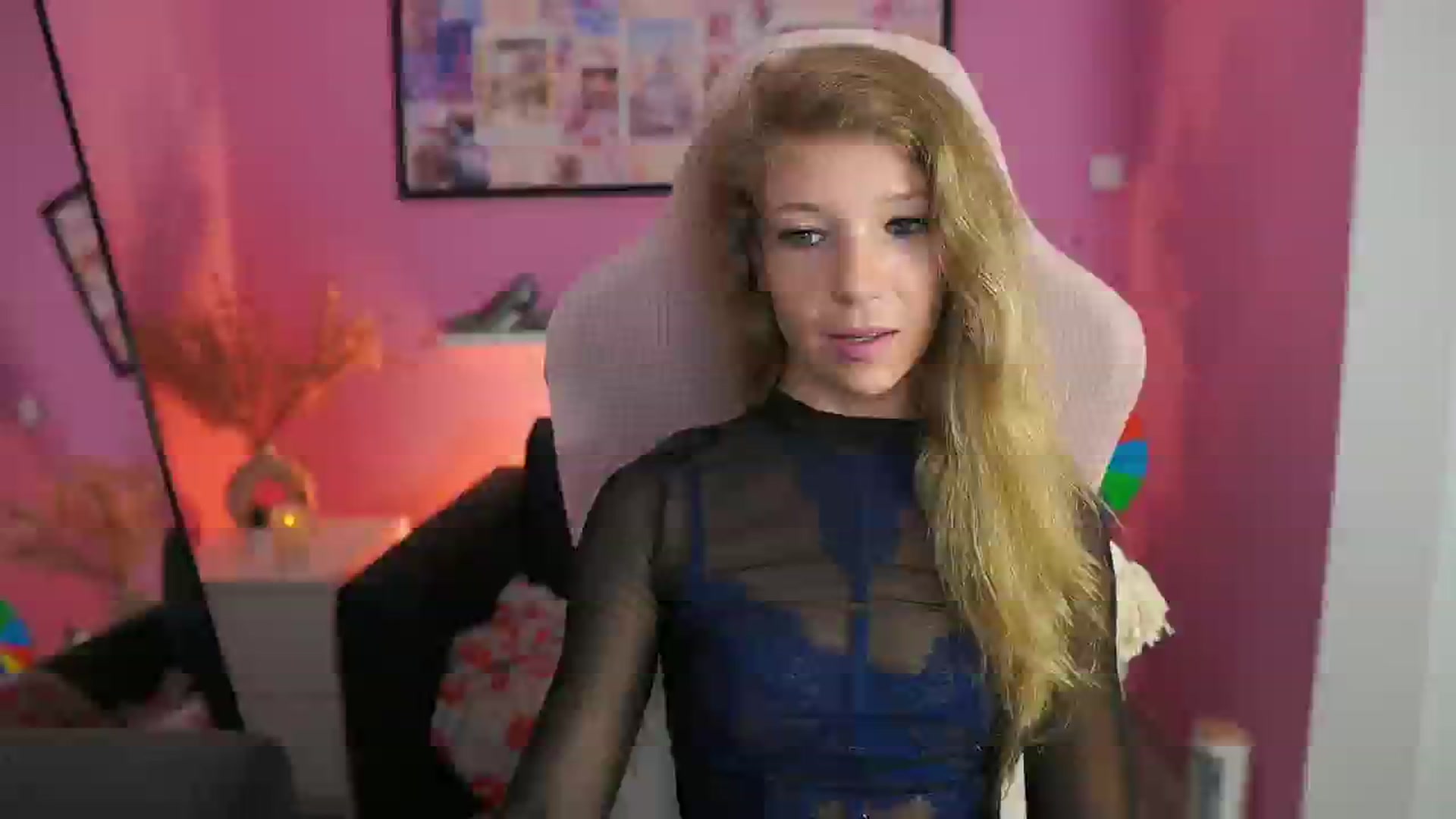 Gallery image thumbnail from Missicute's myfreecams stream on, 09/10/2025, 23:00 image 12 of 20