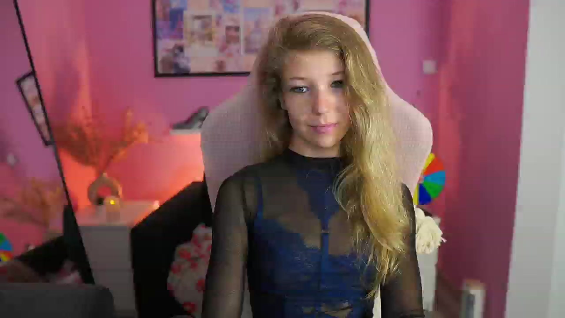 Gallery image thumbnail from Missicute's myfreecams stream on, 09/10/2025, 23:00 image 6 of 20