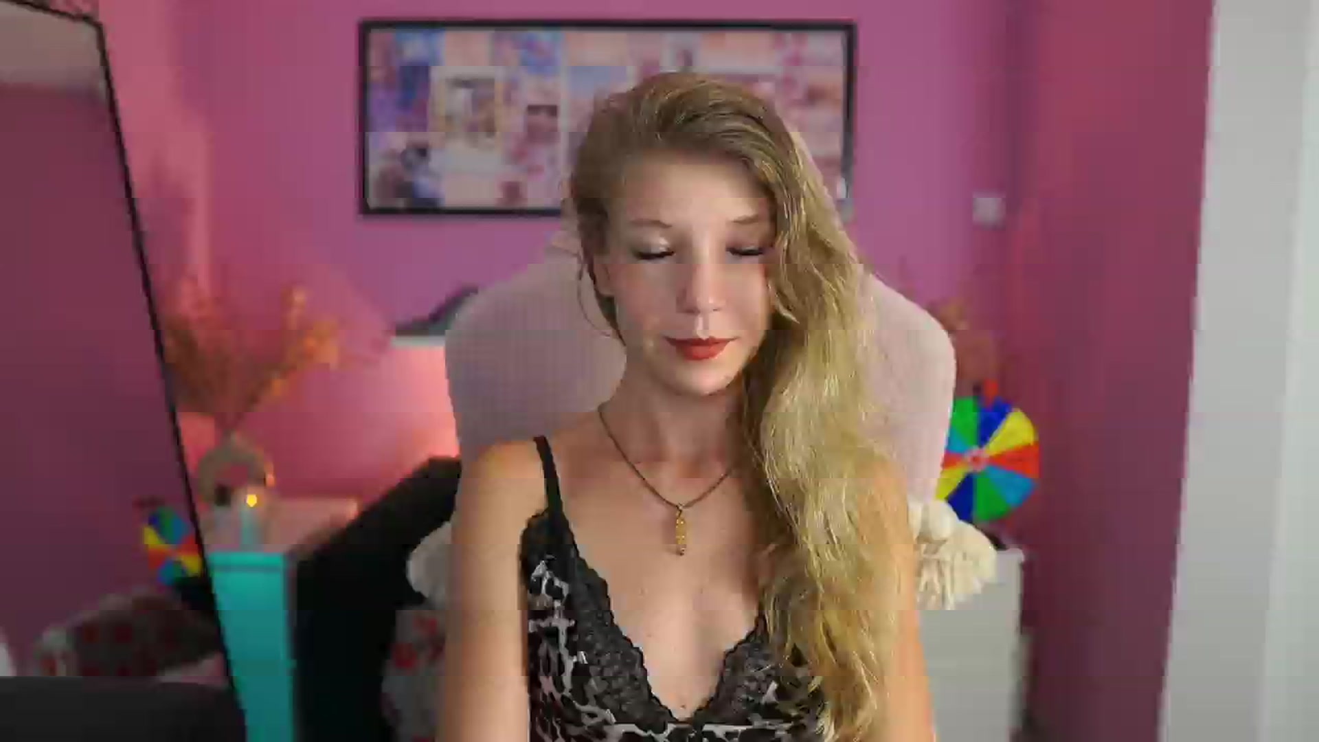 Gallery image thumbnail from Missicute's myfreecams stream on, 09/15/2025, 23:28 image 9 of 20