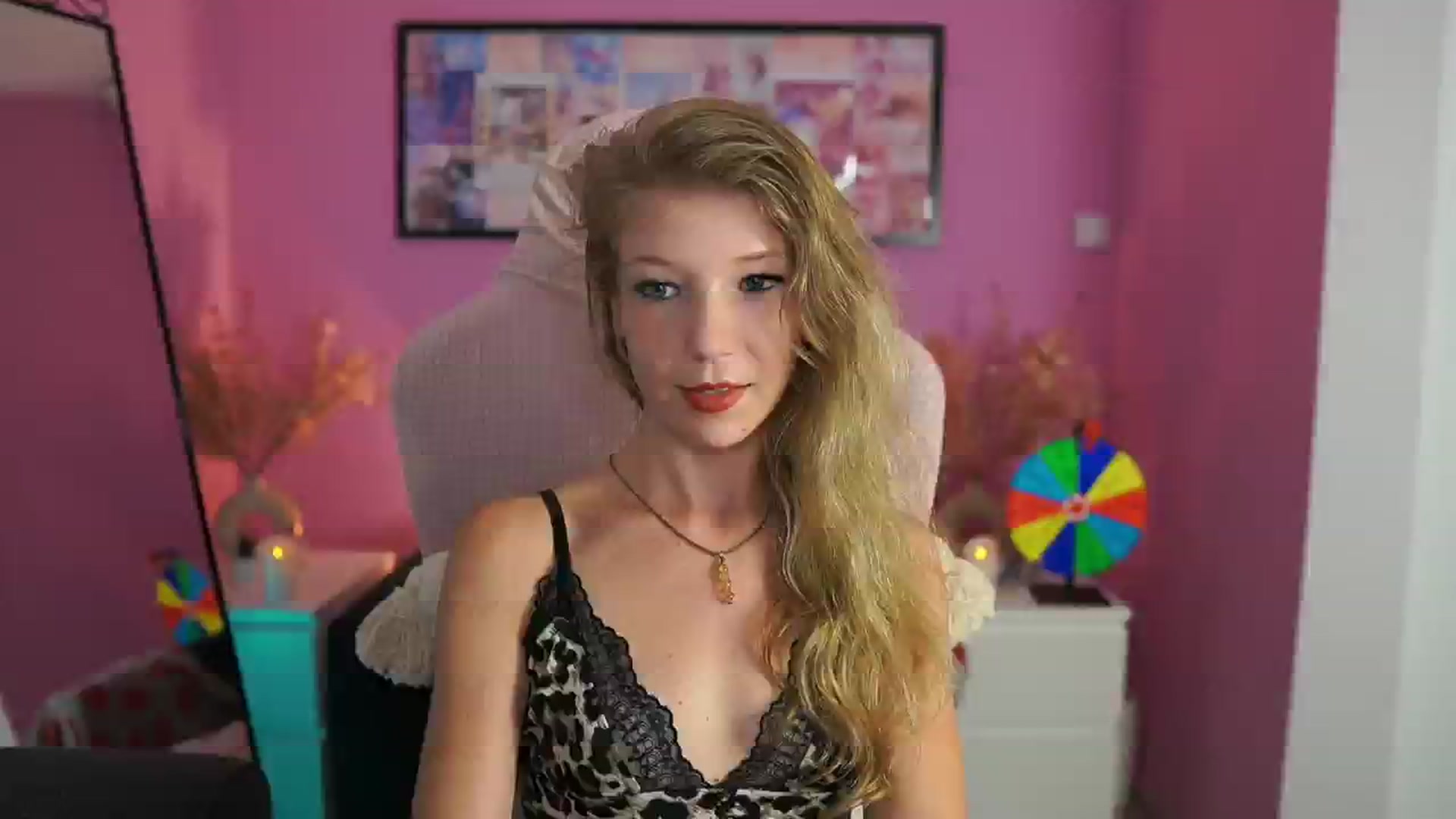 Gallery image thumbnail from Missicute's myfreecams stream on, 09/15/2025, 23:28 image 6 of 20