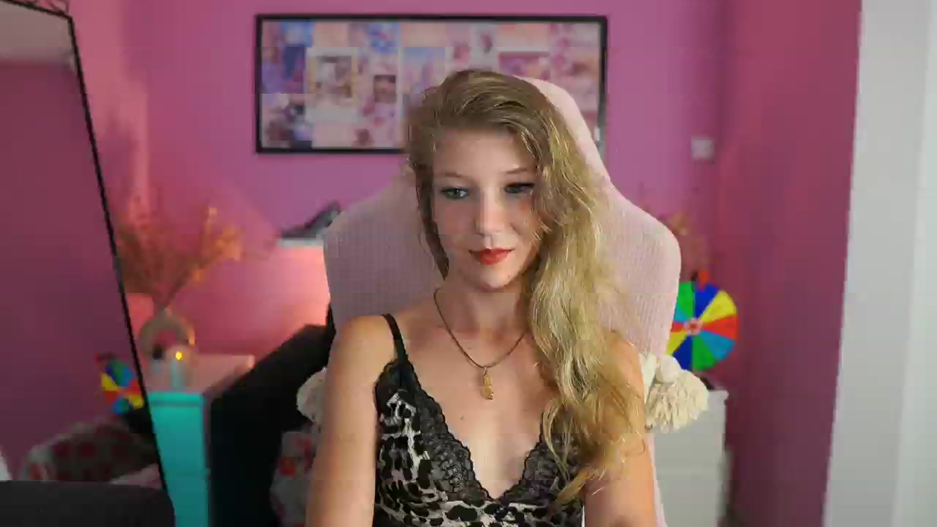 Gallery image thumbnail from Missicute's myfreecams stream on, 09/15/2025, 23:28 image 13 of 20