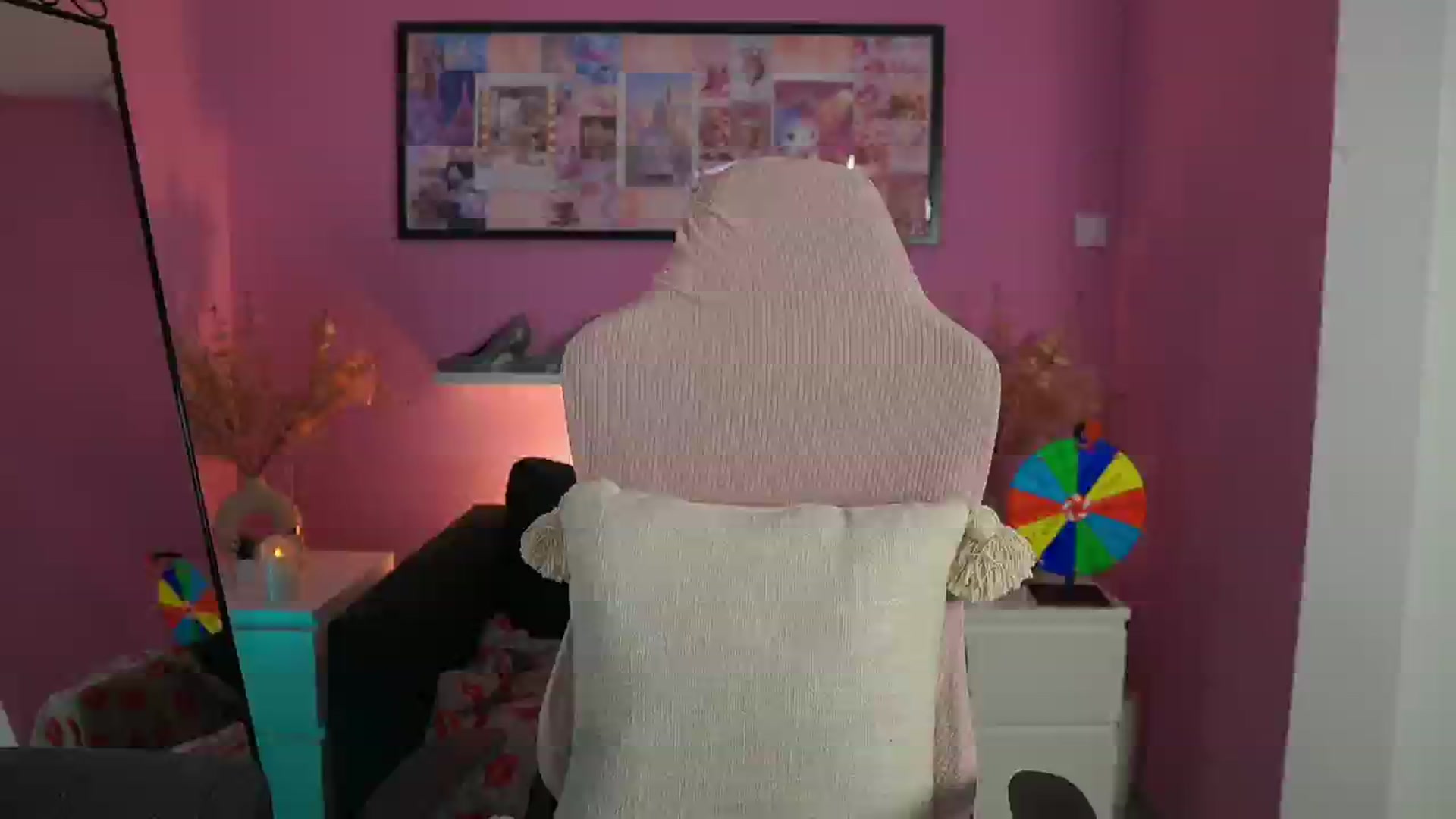 Gallery image thumbnail from Missicute's myfreecams stream on, 09/15/2025, 23:28 image 15 of 20