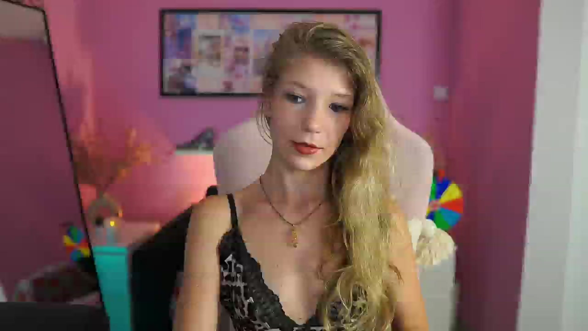 Gallery image thumbnail from Missicute's myfreecams stream on, 09/15/2025, 23:28 image 17 of 20