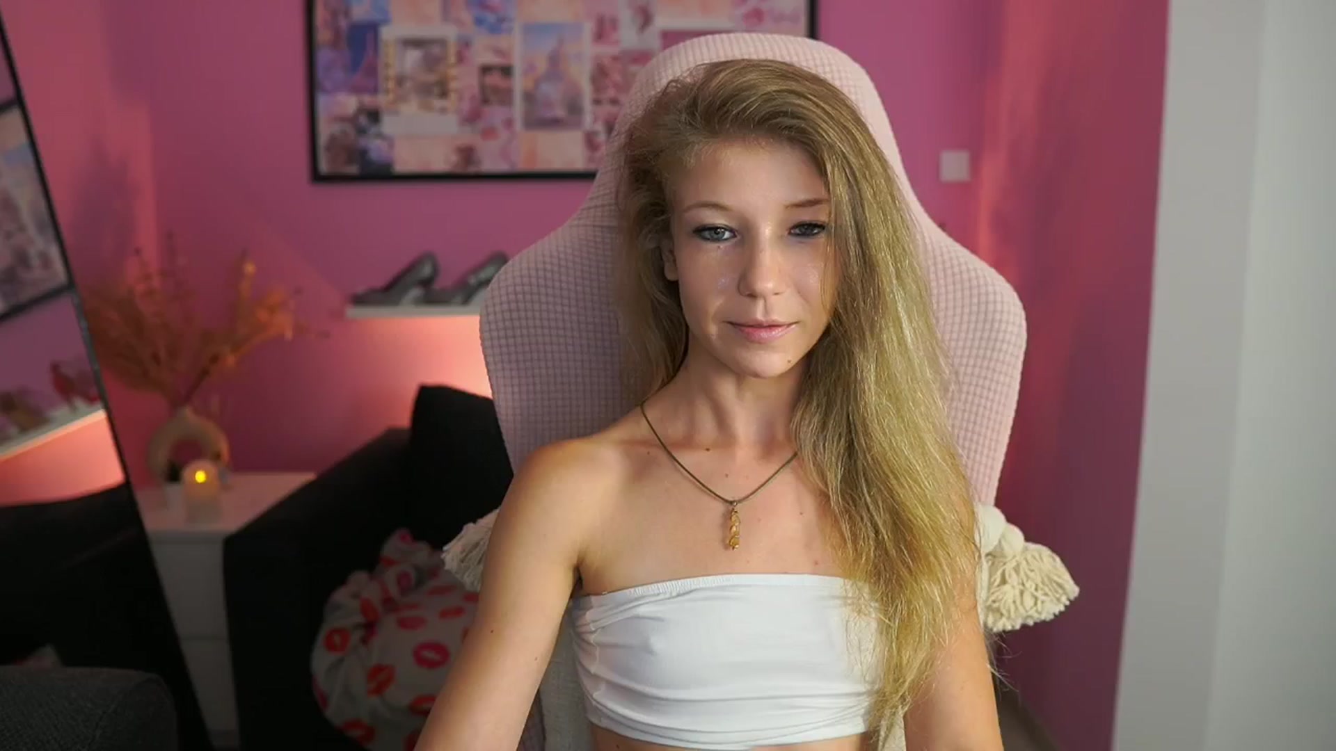 Gallery image thumbnail from Missicute's myfreecams stream on, 09/16/2025, 22:21 image 18 of 20