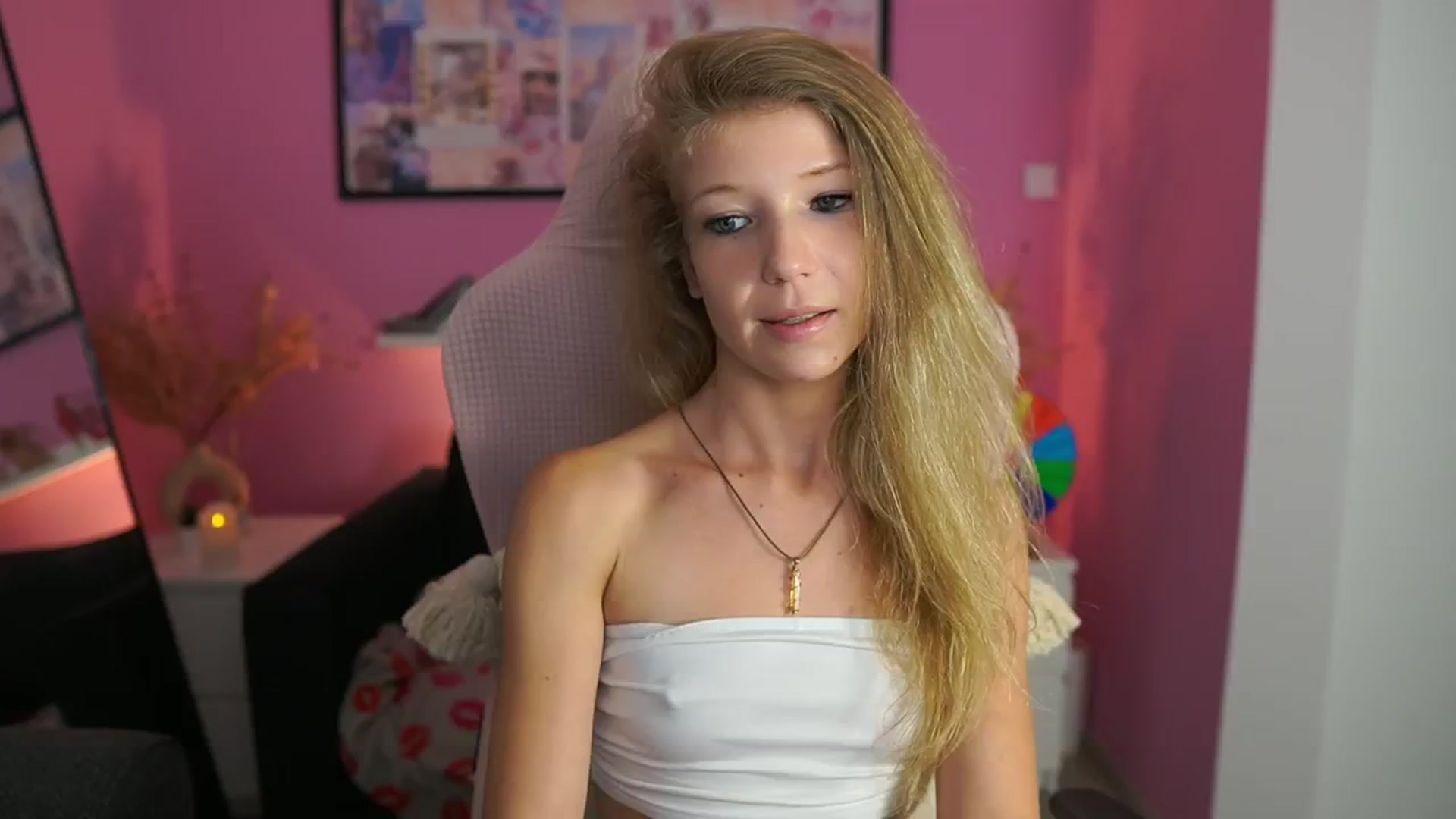 Gallery image thumbnail from Missicute's myfreecams stream on, 09/16/2025, 23:13 image 12 of 20