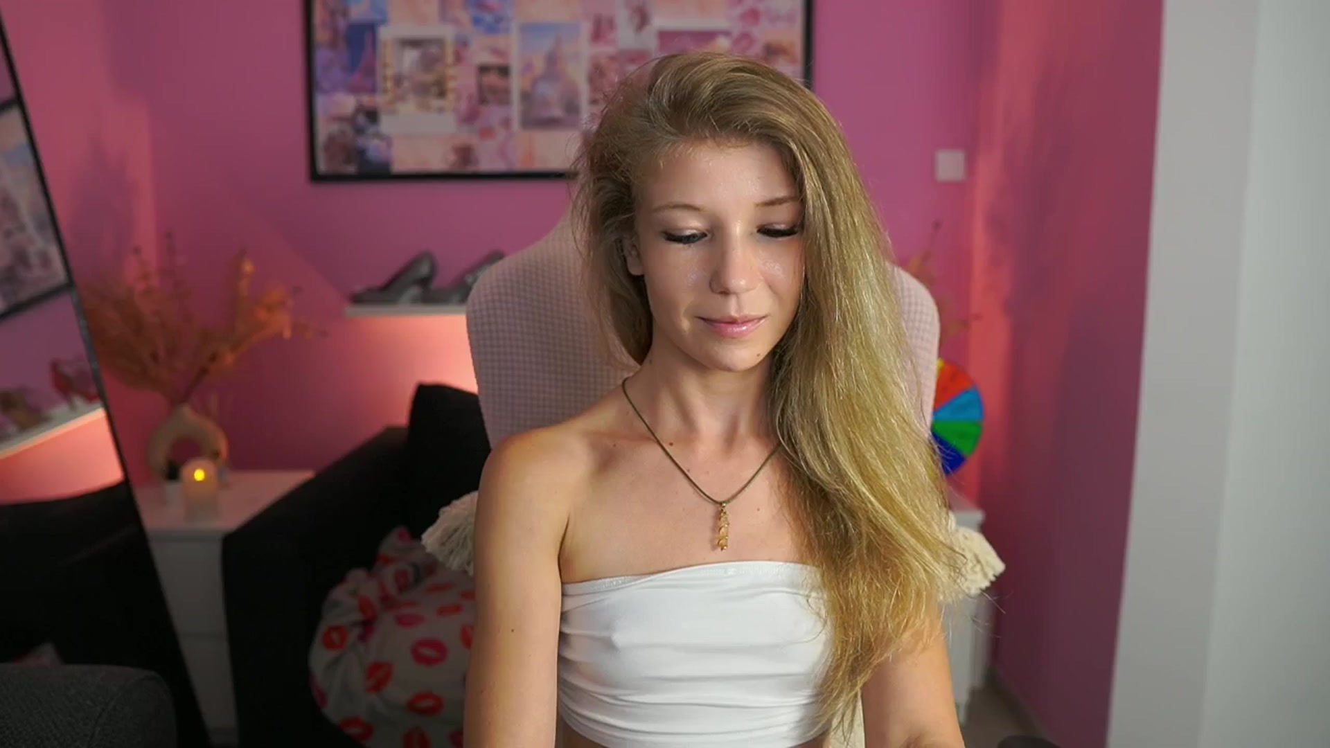 Gallery image thumbnail from Missicute's myfreecams stream on, 09/16/2025, 23:13 image 14 of 20