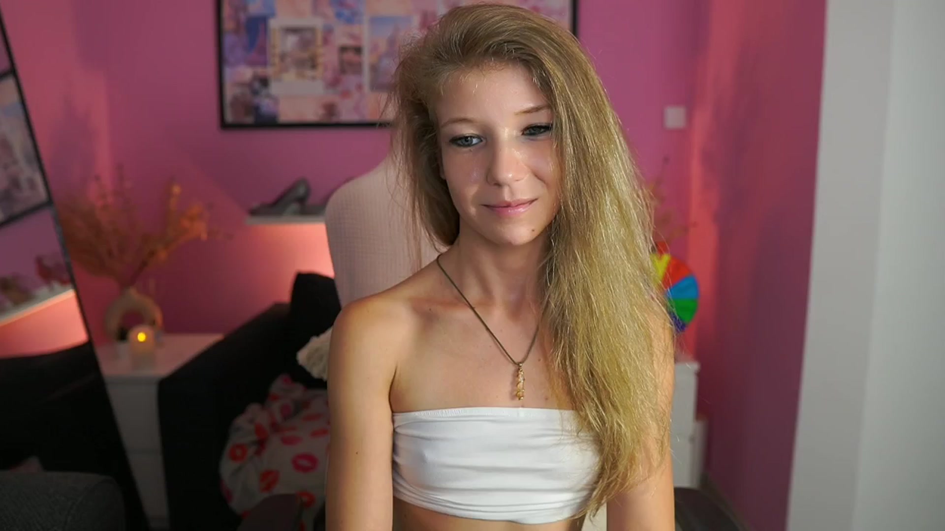 Gallery image thumbnail from Missicute's myfreecams stream on, 09/16/2025, 23:42 image 2 of 20