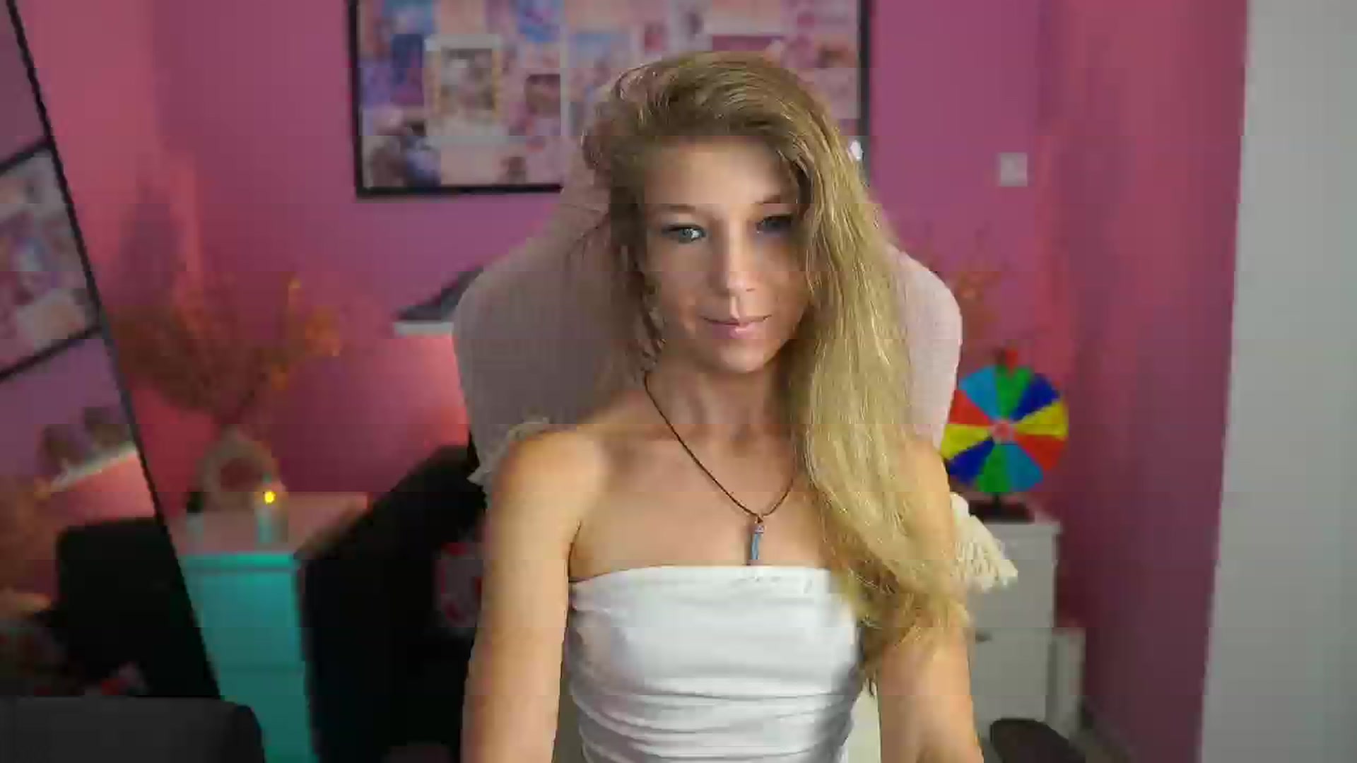 Gallery image thumbnail from Missicute's myfreecams stream on, 09/25/2025, 16:57 image 2 of 20