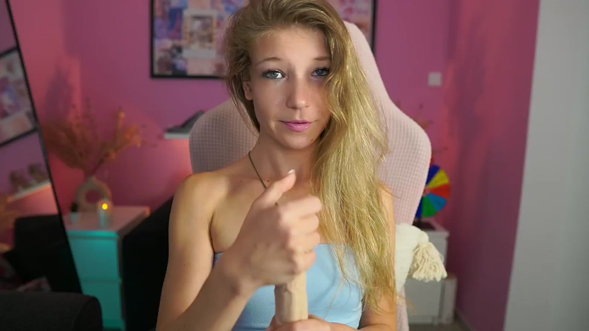 Gallery image thumbnail from Missicute's myfreecams stream on, 09/26/2025, 18:31 image 12 of 20